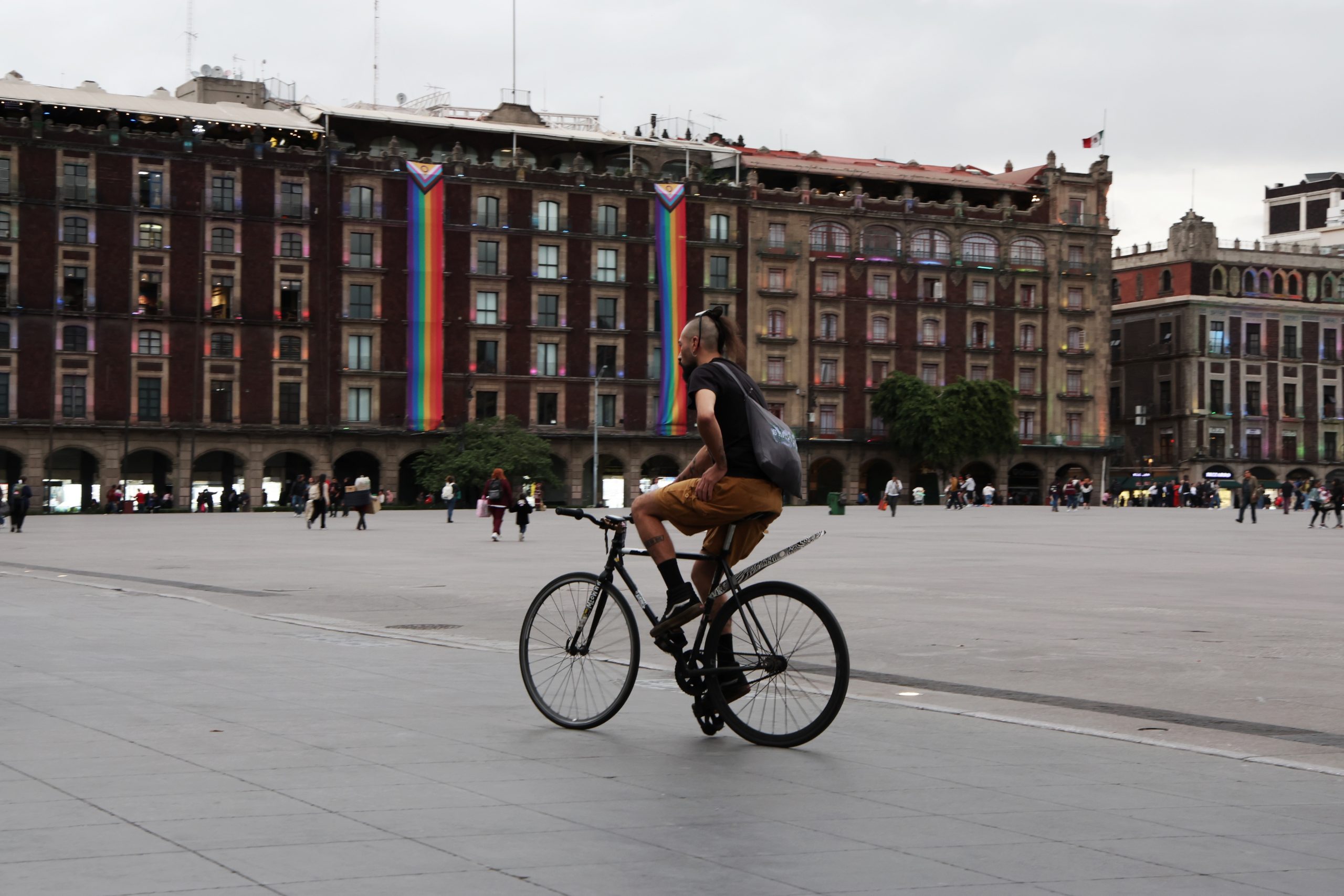 Tarde en el zócalo de la Ciudad de México. Fotografía: Benjamín Flores.