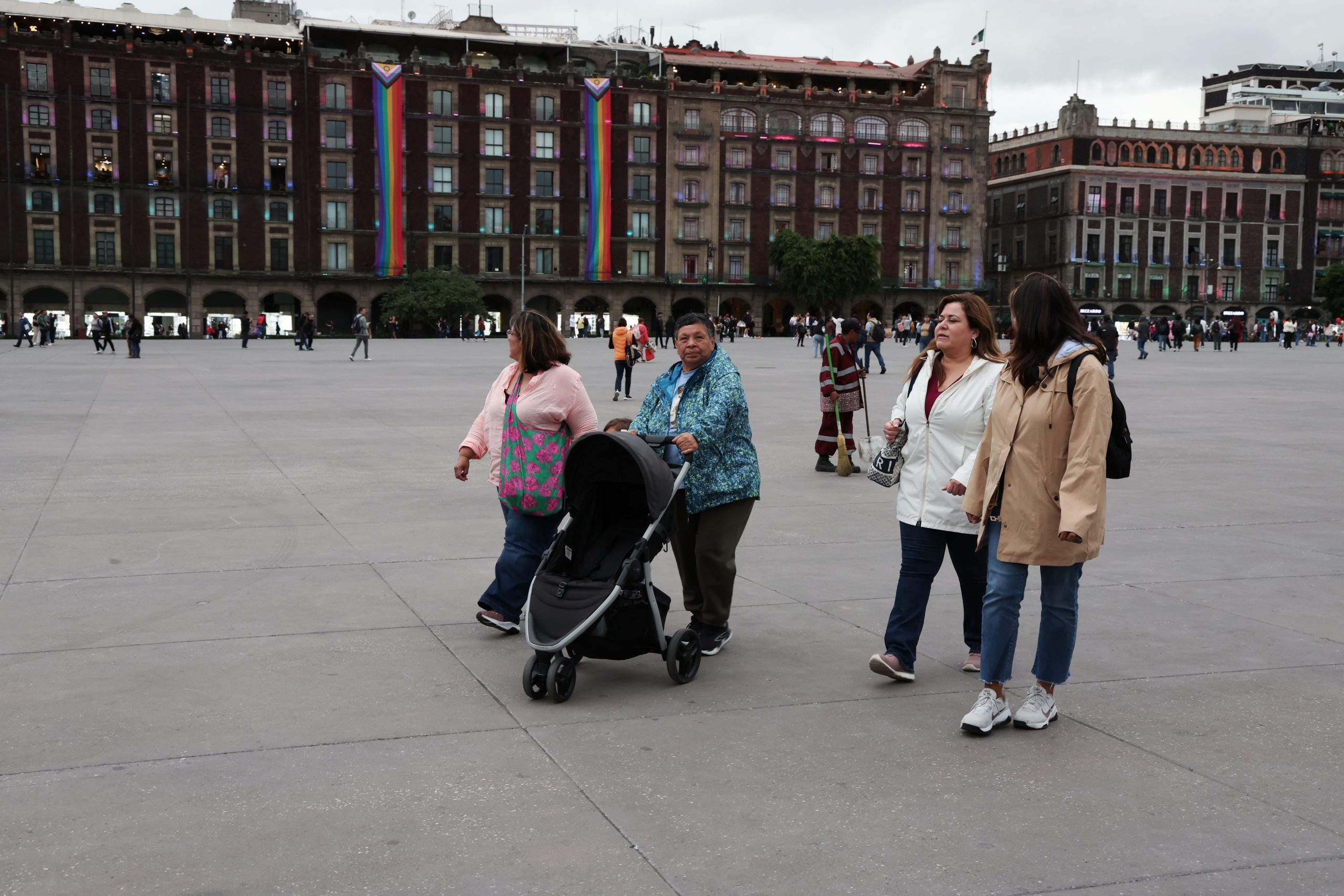 Tarde en el zócalo de la Ciudad de México. Fotografía: Benjamín Flores.