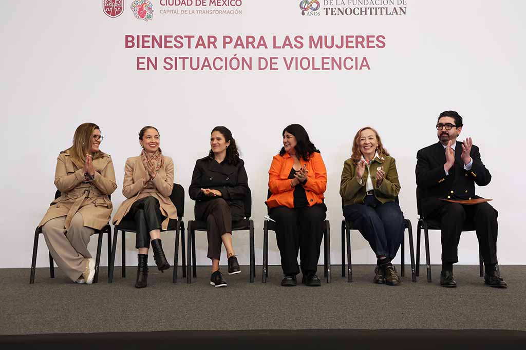 Entrega gobierno capitalino apoyos para impulsar la Autonomía Económica de mujeres en situación de violencia. Fotografía: La Isabel.