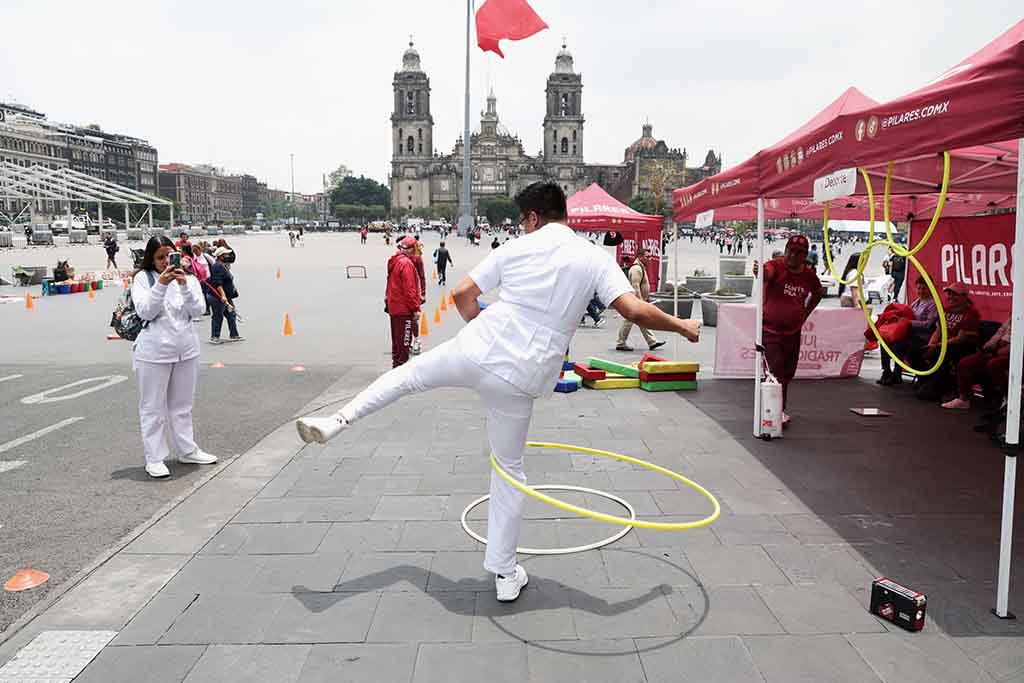 PILARES en el zócalo CDMX. Fotografía Benjamín Flores.
