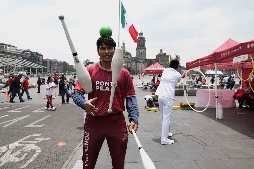 PILARES en el zócalo CDMX. Fotografía Benjamín Flores.