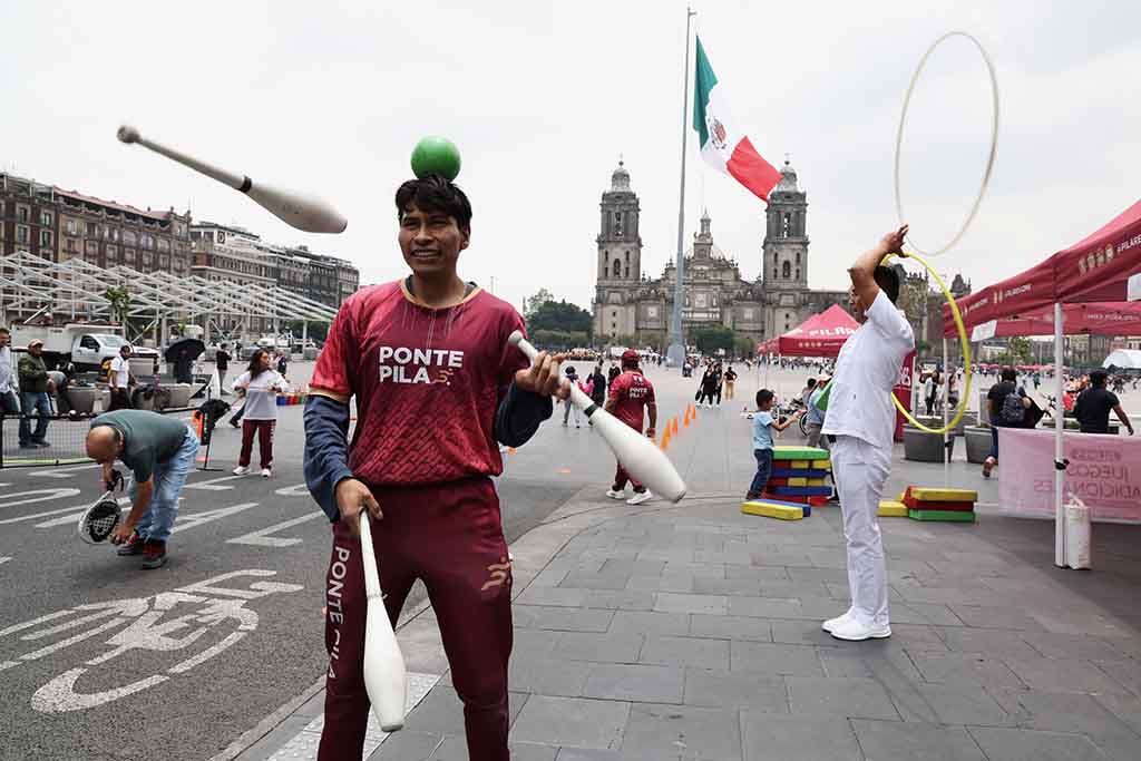PILARES en el zócalo CDMX. Fotografía Benjamín Flores.
