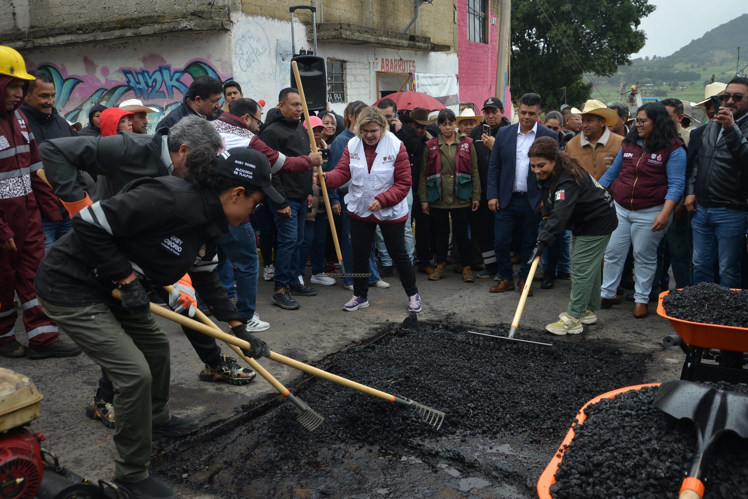 "Obras son Amores" para la transformación. Recorrido de Clara Brugada, Jefa de Gobierno de la CDMX por el pueblo de San Miguel Ajusco, Tlalpan. Fotografía: La Isabel.