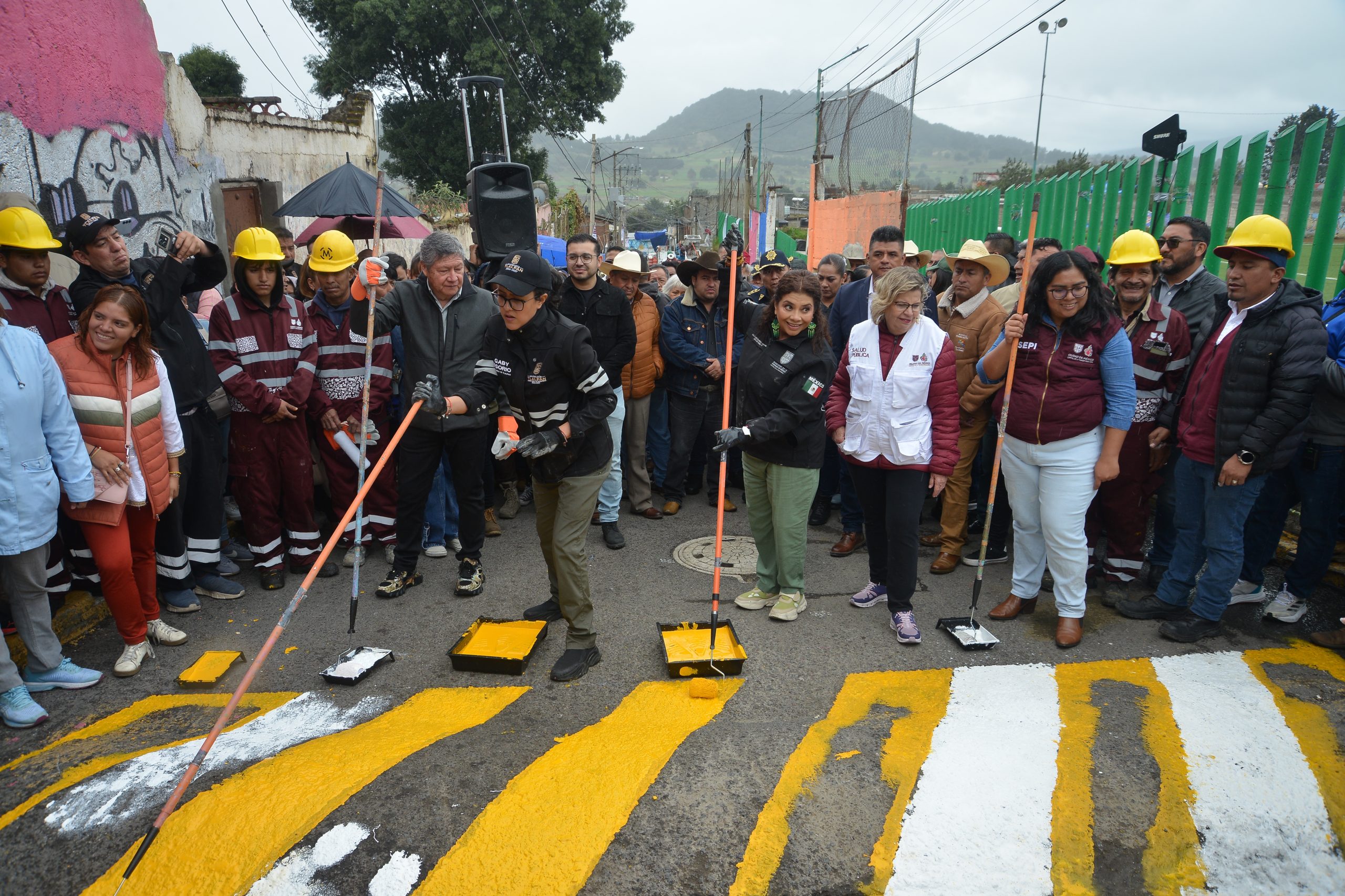 "Obras son Amores" para la transformación. Recorrido de Clara Brugada, Jefa de Gobierno de la CDMX por el pueblo de San Miguel Ajusco, Tlalpan. Fotografía: La Isabel.