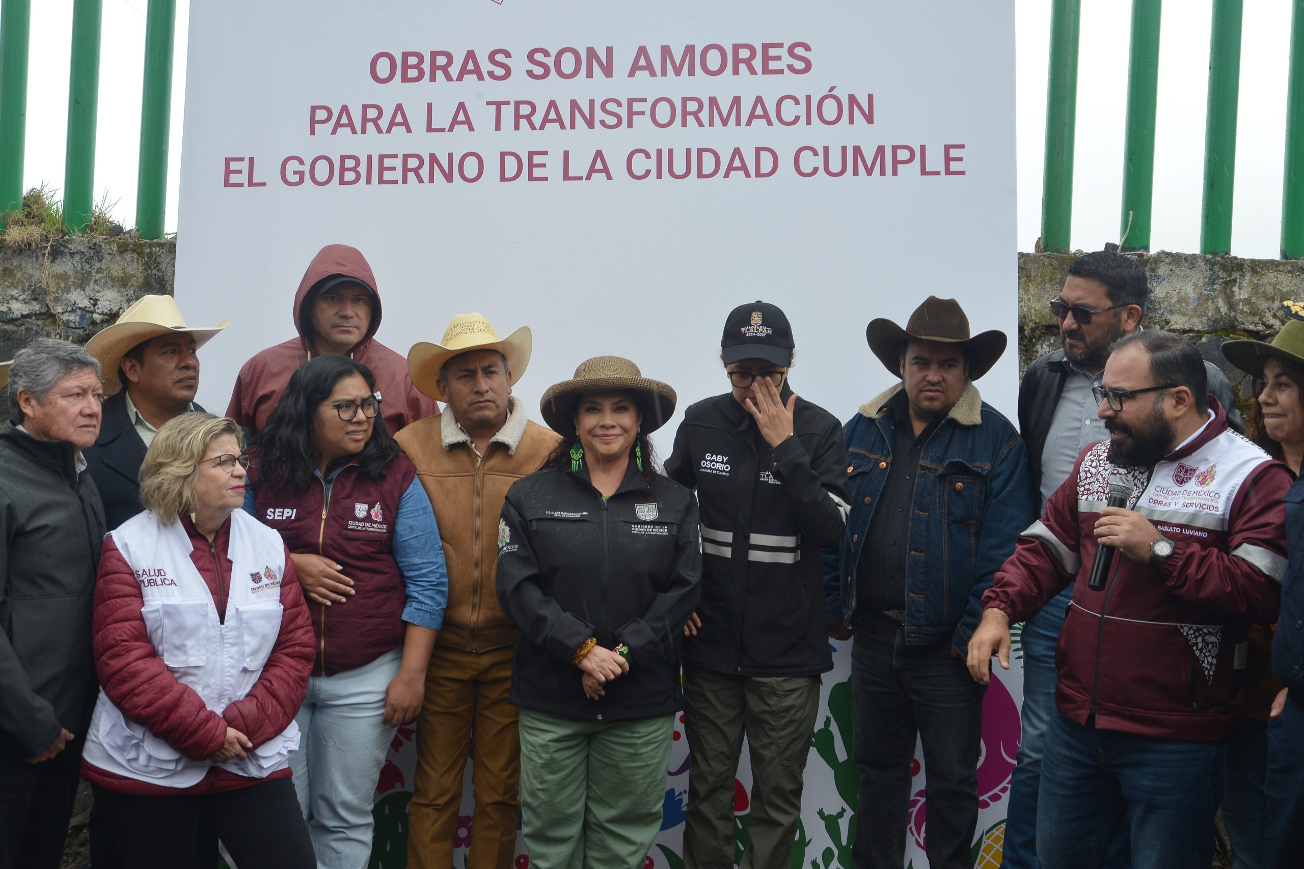 "Obras son Amores" para la transformación. Recorrido de Clara Brugada, Jefa de Gobierno de la CDMX por el pueblo de San Miguel Ajusco, Tlalpan. Fotografía: La Isabel.