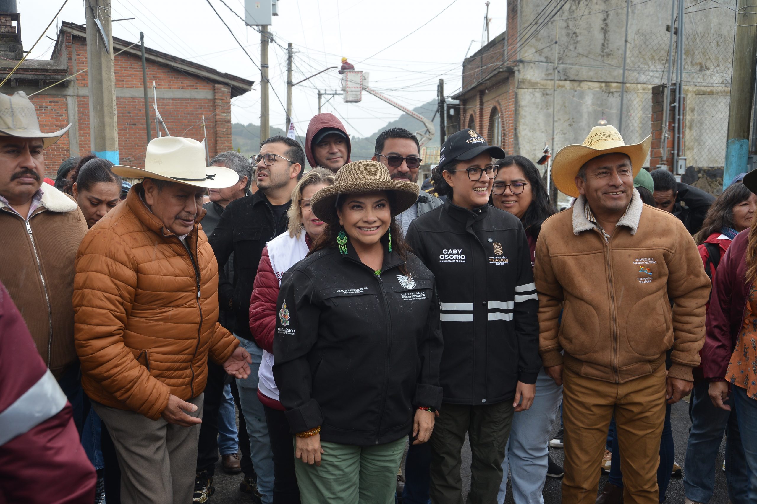 "Obras son Amores" para la transformación. Recorrido de Clara Brugada, Jefa de Gobierno de la CDMX por el pueblo de San Miguel Ajusco, Tlalpan. Fotografía: La Isabel.