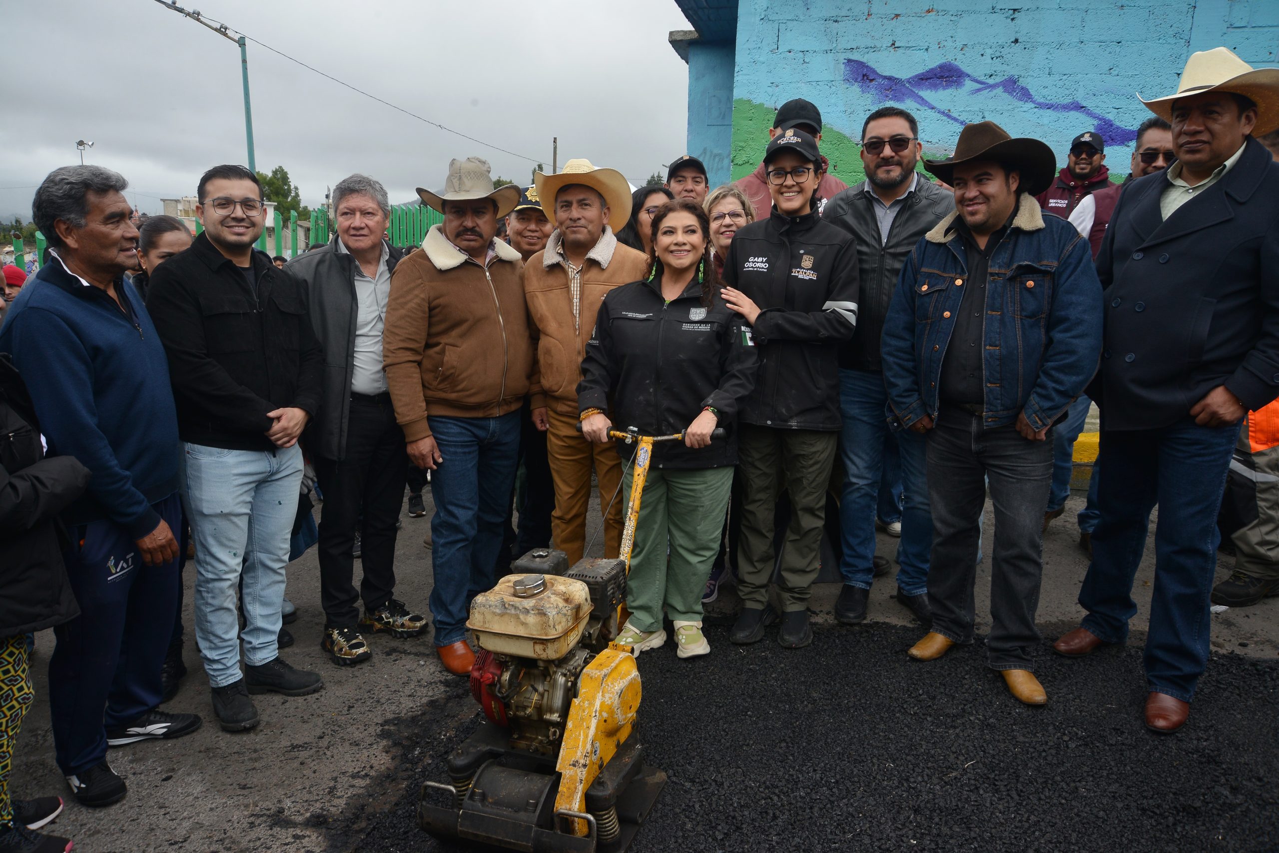 "Obras son Amores" para la transformación. Recorrido de Clara Brugada, Jefa de Gobierno de la CDMX por el pueblo de San Miguel Ajusco, Tlalpan. Fotografía: La Isabel.