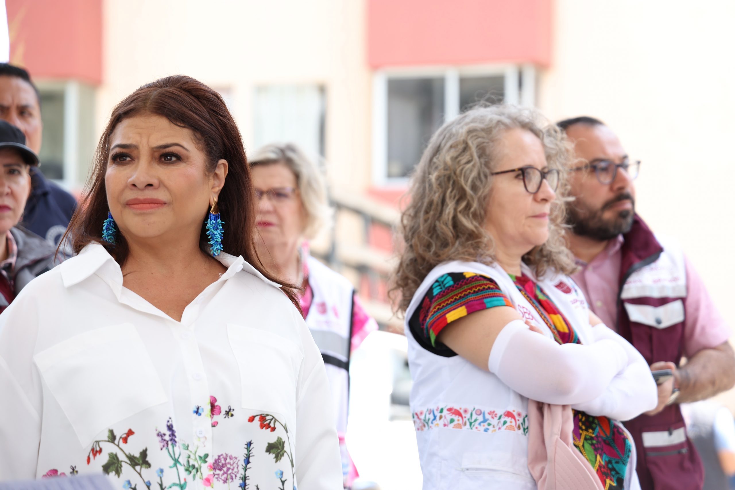 Recorrido de Clara Brugada, Jefa de Gobierno, por la unidad habitacional Agua Caliente en la Colonia Agrícola Oriental. Fotografía: La Isabel.