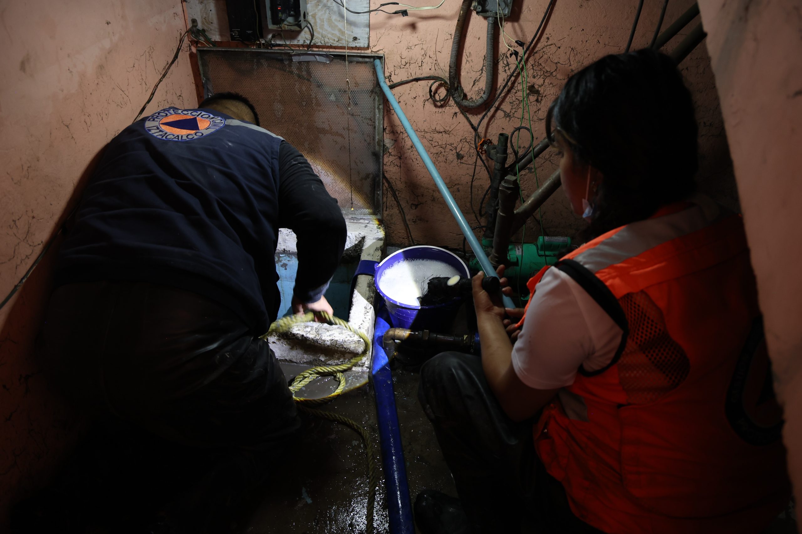 Recorrido de Clara Brugada, Jefa de Gobierno, por la unidad habitacional Agua Caliente en la Colonia Agrícola Oriental. Fotografía: La Isabel.