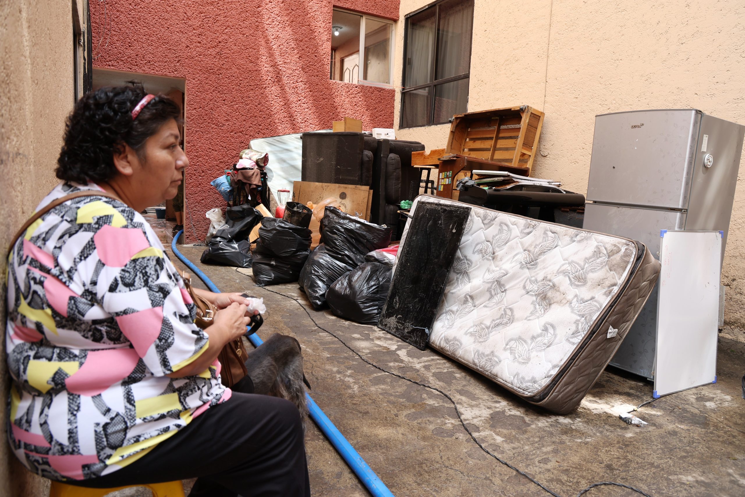 Recorrido de Clara Brugada, Jefa de Gobierno, por la unidad habitacional Agua Caliente en la Colonia Agrícola Oriental. Fotografía: La Isabel.