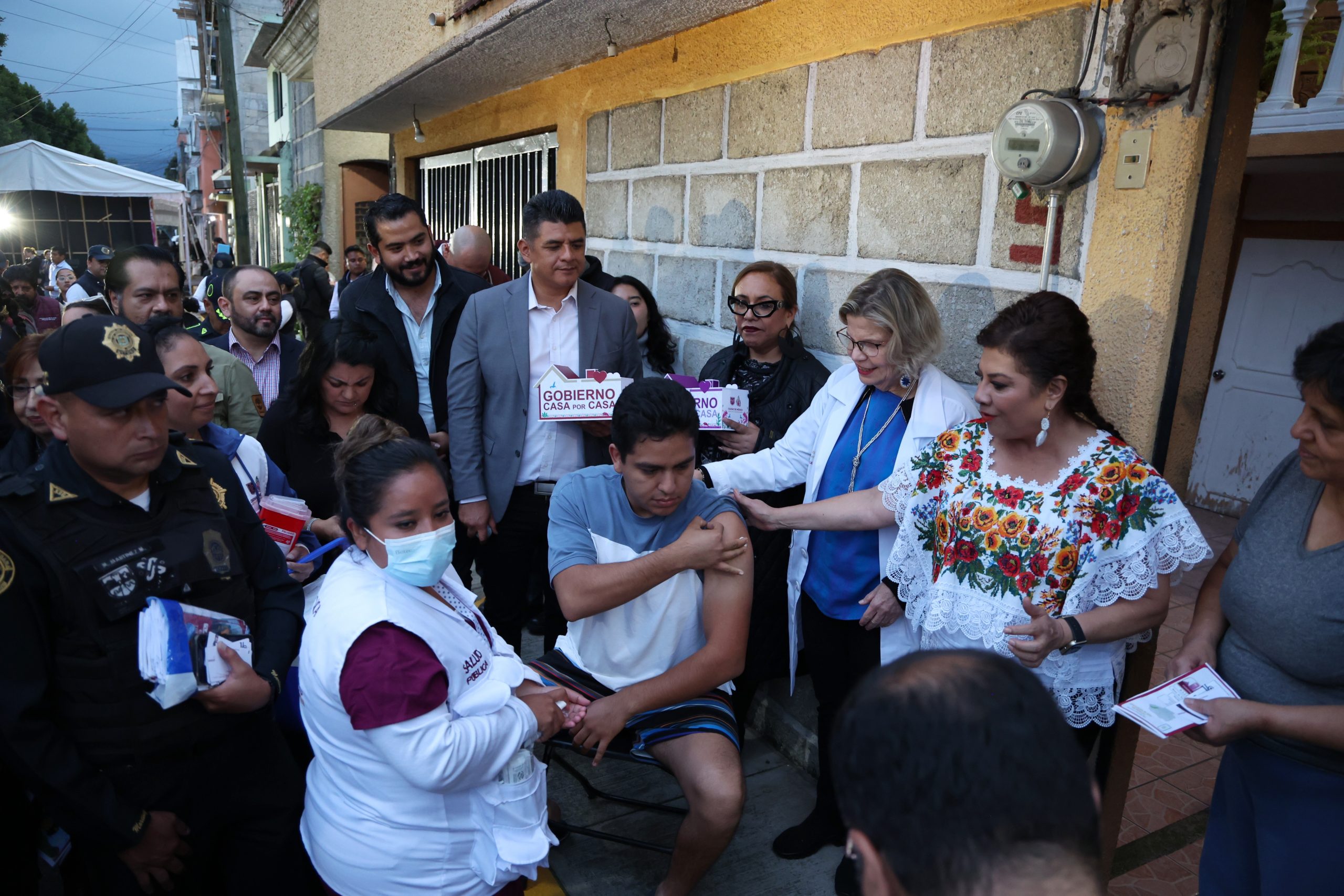Programa Casa por Casa en la Alcaldía Magdalena Contreras. Fotografía: La Isabel.