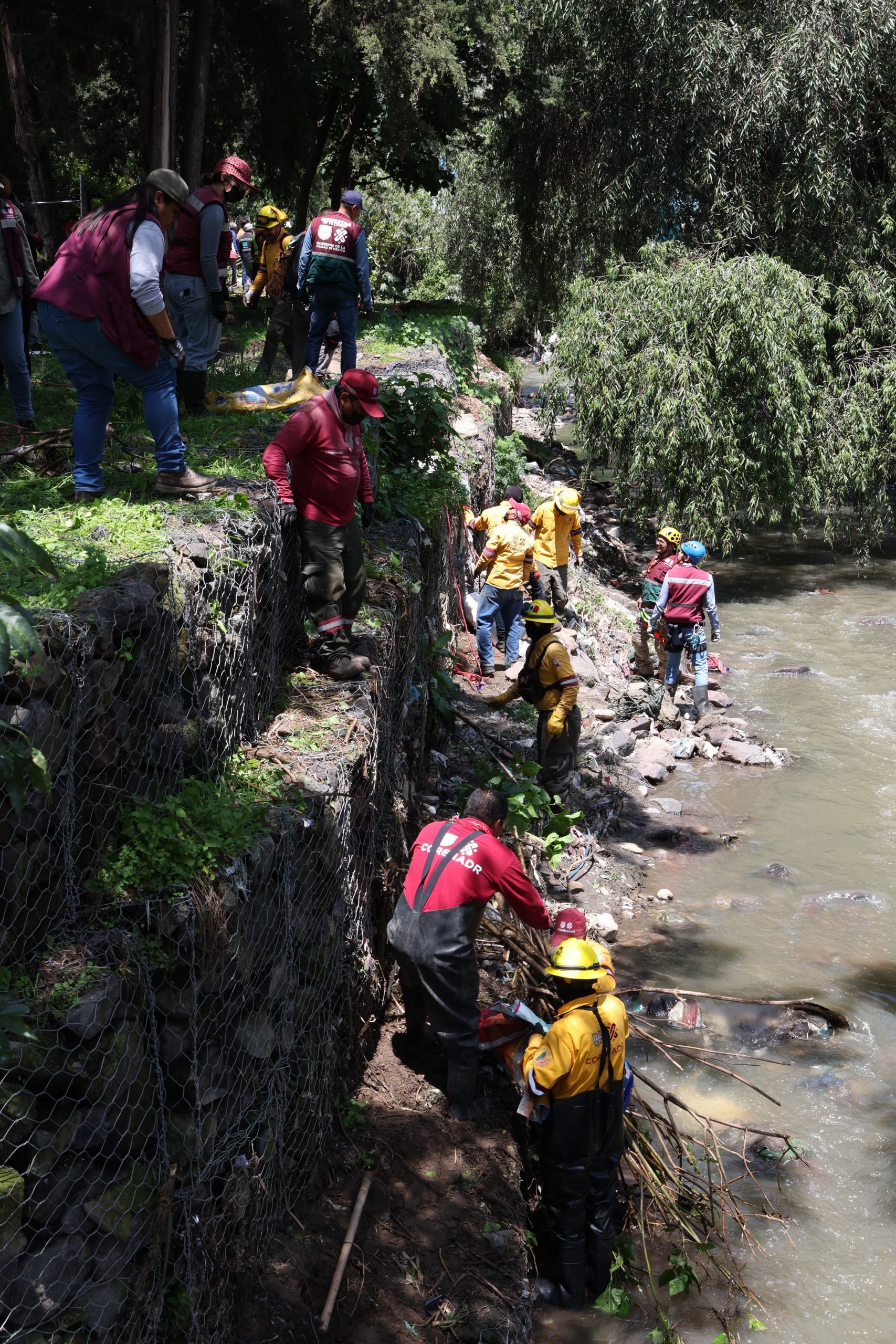 Recorrido de Clara Brugada, Jefa de Gobierno de la Ciudad de México por el río y barrancas de la colonia La Araña en la Alcaldía Álvaro Obregón. Fotografía: La Isabel.