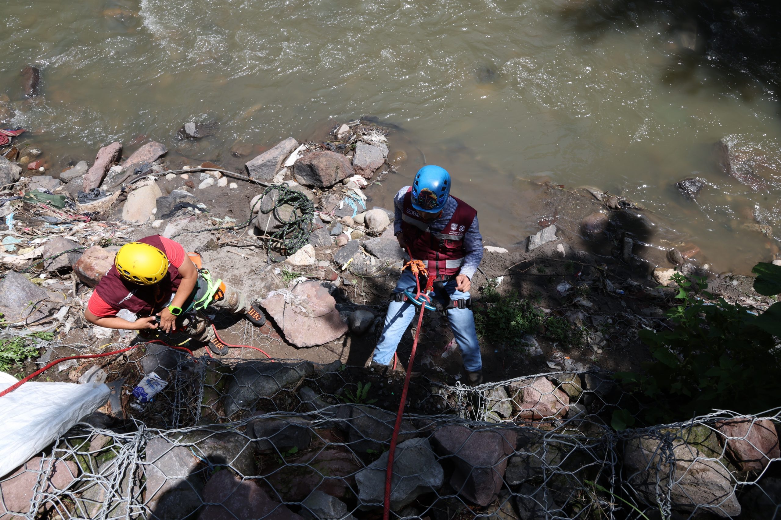 Recorrido de Clara Brugada, Jefa de Gobierno de la Ciudad de México por el río y barrancas de la colonia La Araña en la Alcaldía Álvaro Obregón. Fotografía: La Isabel.