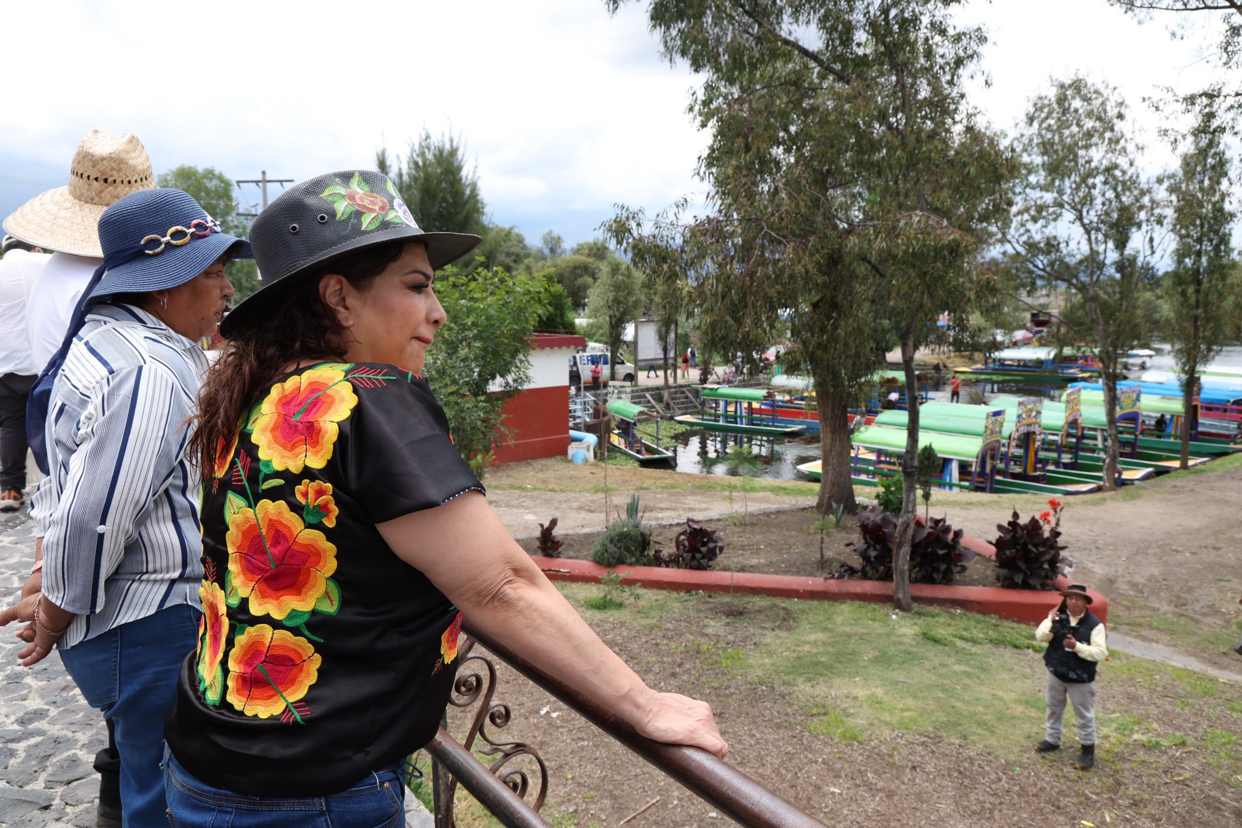 Recorrido de la Jefa de Gobierno, Clara Brugada, por diferentes puntos de San Gregorio Atlapulco, alcaldía Xochimilco. Fotografía: La Isabel.