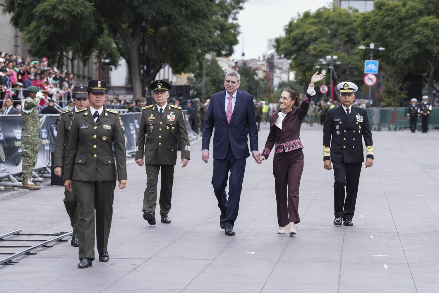 Cuauhtémoc, Ciudad de México. 16 de septiembre 2025. La presidenta constitucional de los Estados Unidos Mexicanos, la Doctora Claudia Sheinbaum Pardo  preside el Desfile Cívico Militar. Foto: /Presidencia