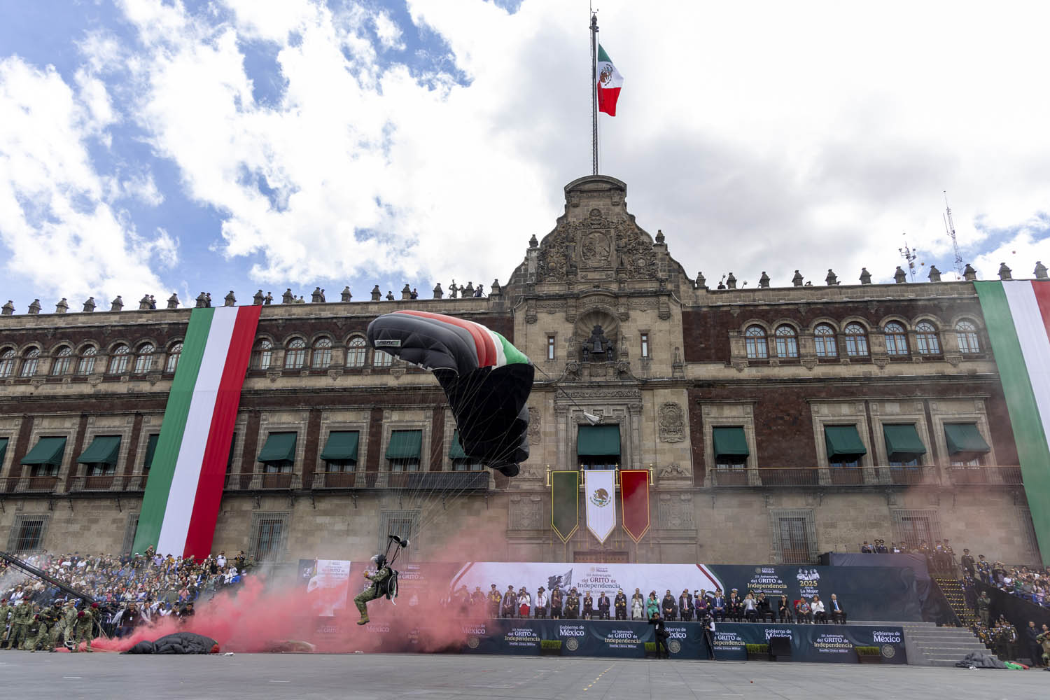 Cuauhtémoc, Ciudad de México. 16 de septiembre 2025. La presidenta constitucional de los Estados Unidos Mexicanos, la Doctora Claudia Sheinbaum Pardo  preside el Desfile Cívico Militar. Foto: /Presidencia