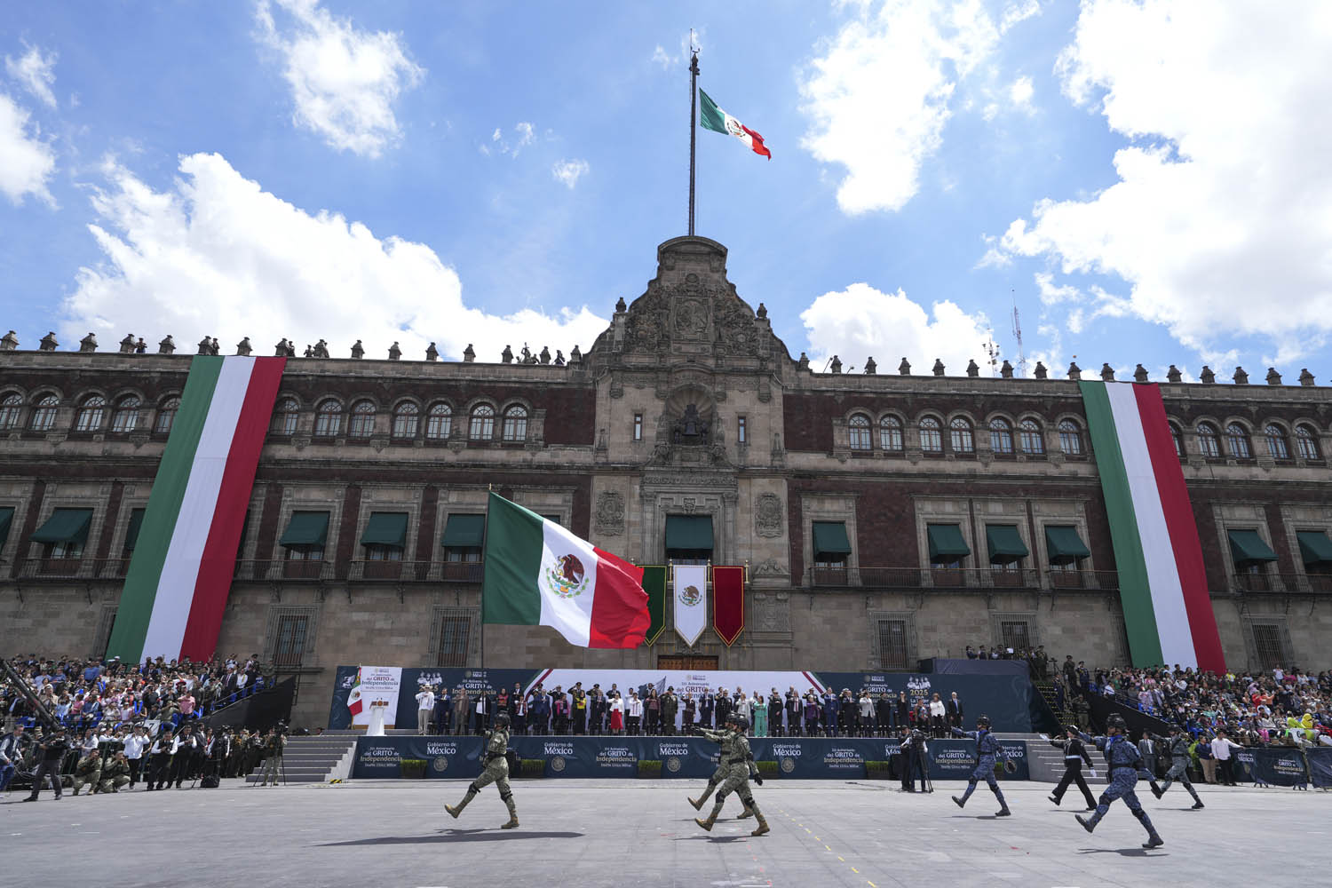 Cuauhtémoc, Ciudad de México. 16 de septiembre 2025. La presidenta constitucional de los Estados Unidos Mexicanos, la Doctora Claudia Sheinbaum Pardo  preside el Desfile Cívico Militar. Foto: /Presidencia