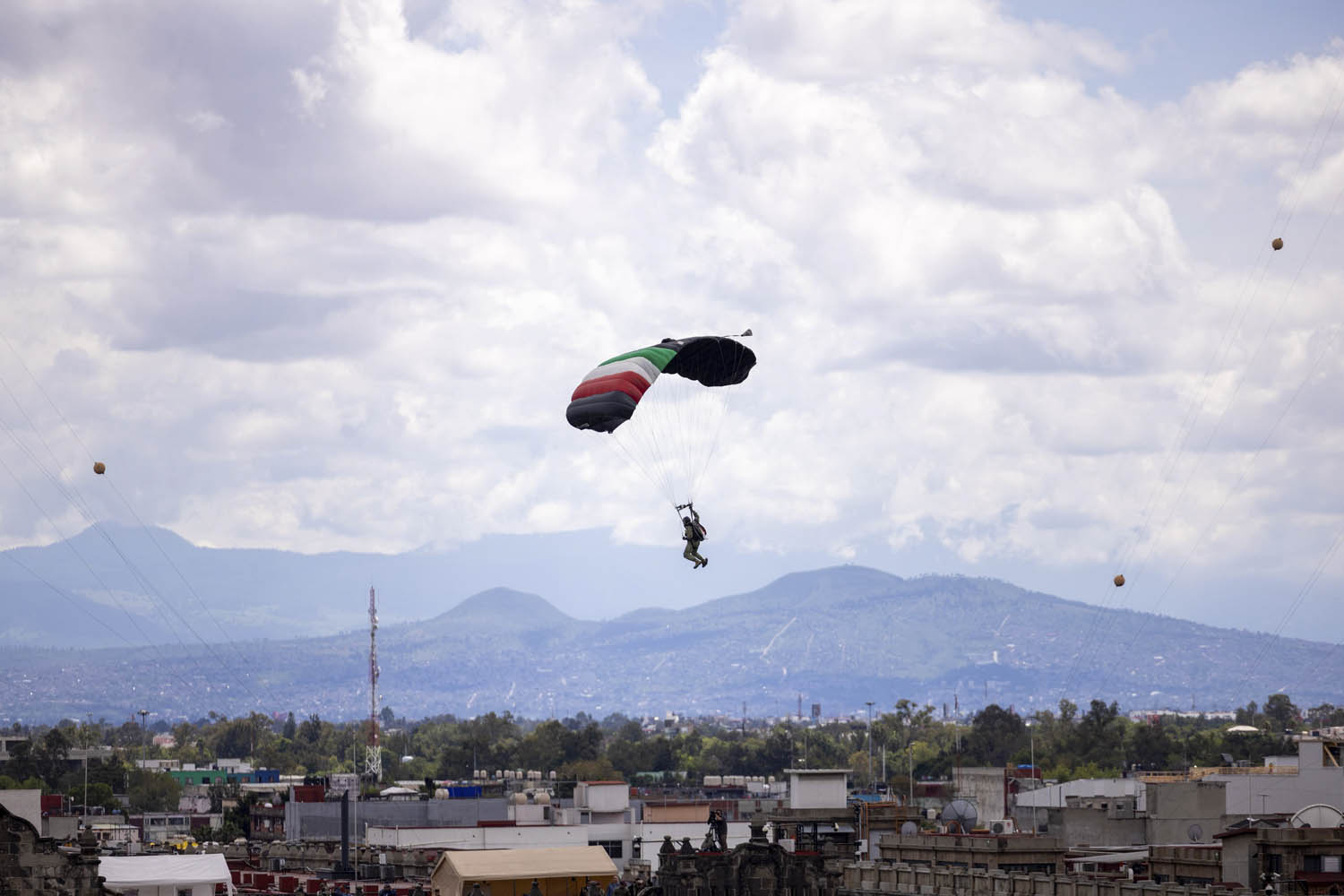 Cuauhtémoc, Ciudad de México. 16 de septiembre 2025. La presidenta constitucional de los Estados Unidos Mexicanos, la Doctora Claudia Sheinbaum Pardo  preside el Desfile Cívico Militar. Foto: /Presidencia