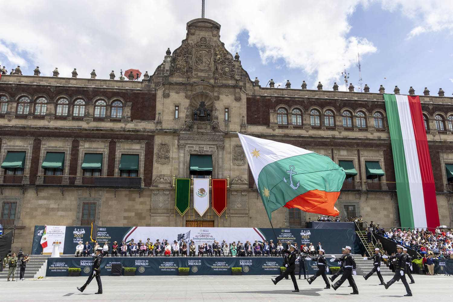 Cuauhtémoc, Ciudad de México. 16 de septiembre 2025. La presidenta constitucional de los Estados Unidos Mexicanos, la Doctora Claudia Sheinbaum Pardo  preside el Desfile Cívico Militar. Foto: /Presidencia