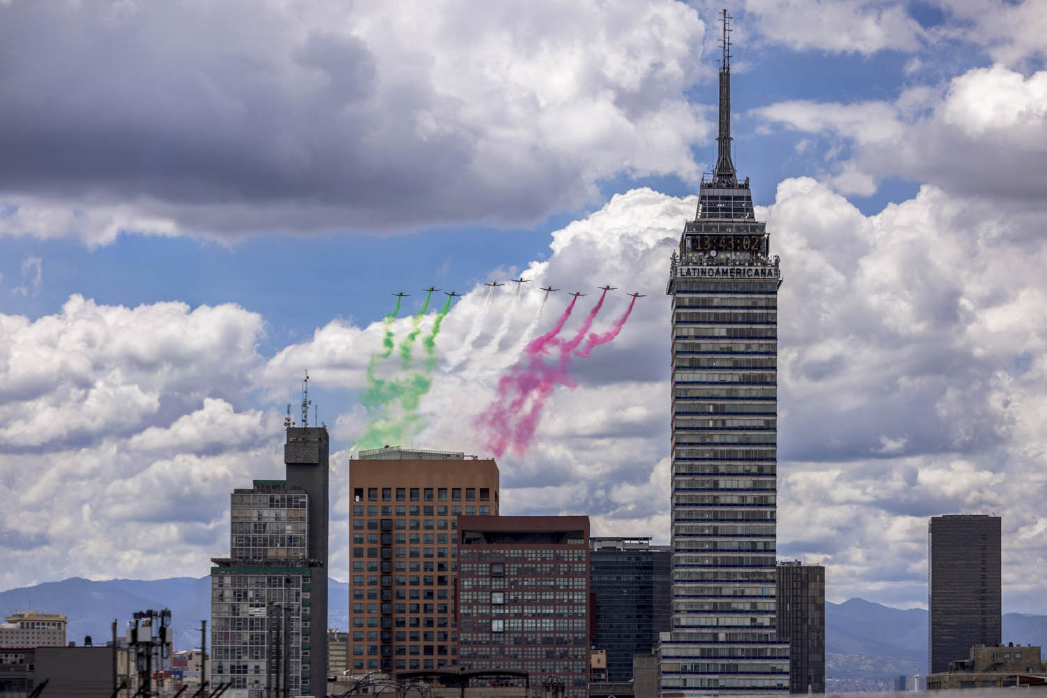 Cuauhtémoc, Ciudad de México. 16 de septiembre 2025. La presidenta constitucional de los Estados Unidos Mexicanos, la Doctora Claudia Sheinbaum Pardo  preside el Desfile Cívico Militar. Foto: /Presidencia
