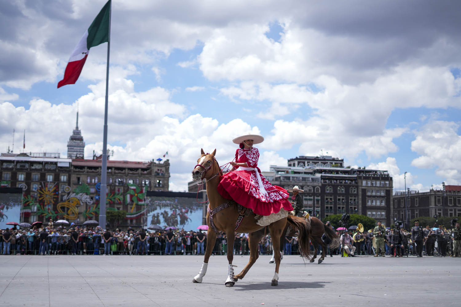 Cuauhtémoc, Ciudad de México. 16 de septiembre 2025. La presidenta constitucional de los Estados Unidos Mexicanos, la Doctora Claudia Sheinbaum Pardo  preside el Desfile Cívico Militar. Foto: /Presidencia