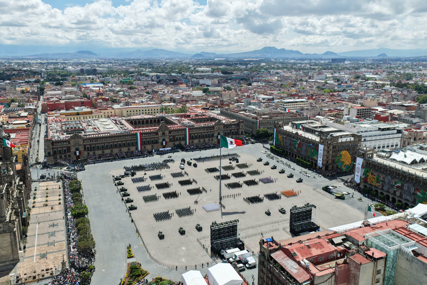 Cuauhtémoc, Ciudad de México. 16 de septiembre 2025. La presidenta constitucional de los Estados Unidos Mexicanos, la Doctora Claudia Sheinbaum Pardo  preside el Desfile Cívico Militar. Foto: /Presidencia