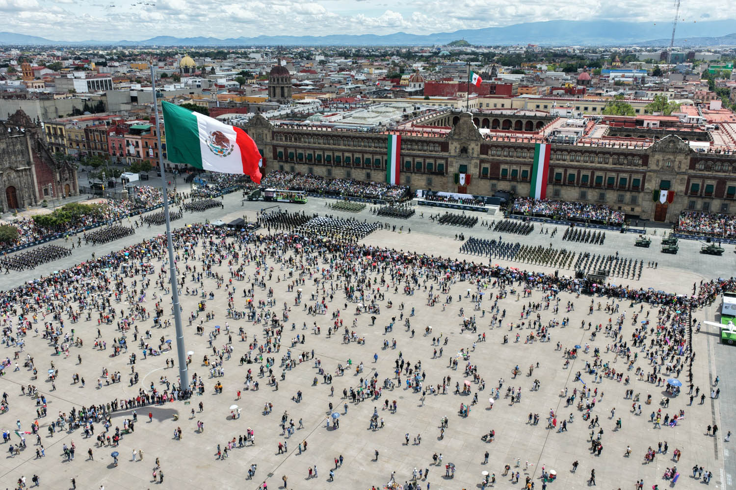 Cuauhtémoc, Ciudad de México. 16 de septiembre 2025. La presidenta constitucional de los Estados Unidos Mexicanos, la Doctora Claudia Sheinbaum Pardo  preside el Desfile Cívico Militar. Foto: /Presidencia