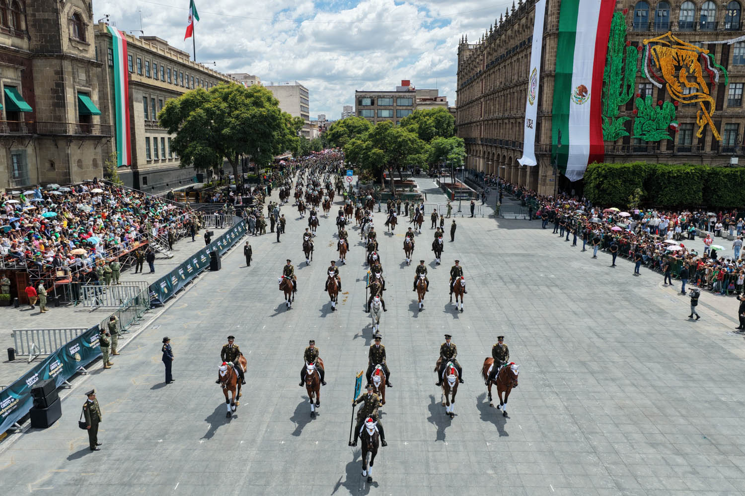 Cuauhtémoc, Ciudad de México. 16 de septiembre 2025. La presidenta constitucional de los Estados Unidos Mexicanos, la Doctora Claudia Sheinbaum Pardo  preside el Desfile Cívico Militar. Foto: /Presidencia