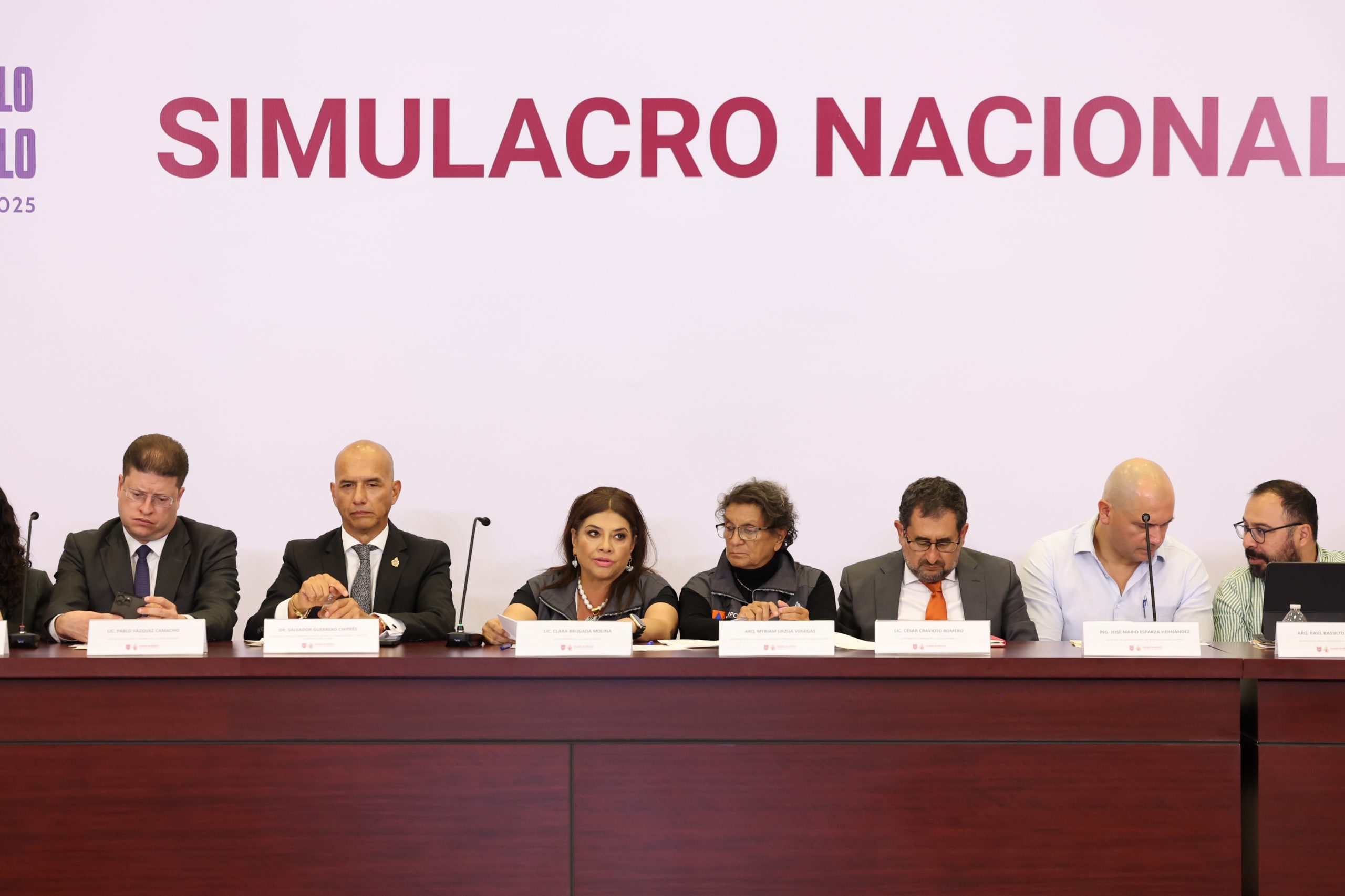 La Jefa de Gobierno de la Ciudad de México, Clara Brugada Molina, encabezó la presentación del informe del Segundo Simulacro Nacional 2025. Fotografía: La Isabel.