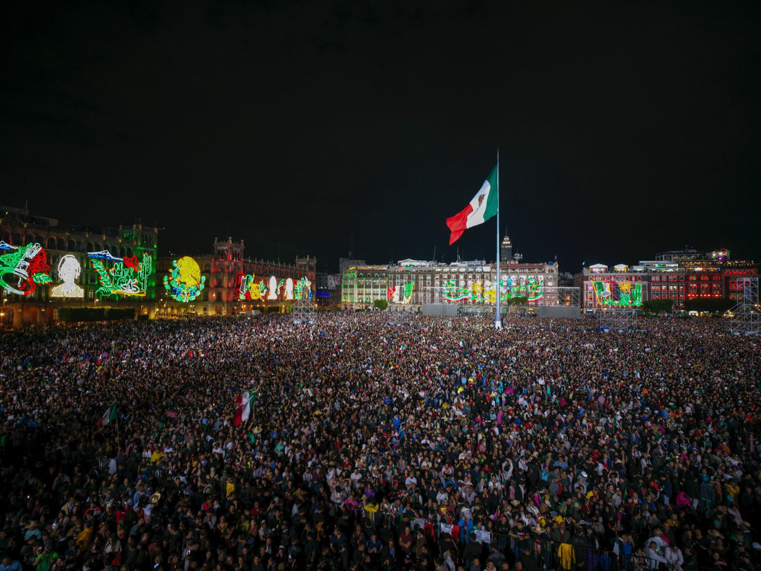 215_Aniversario_del_Grito_de_Independencia_39