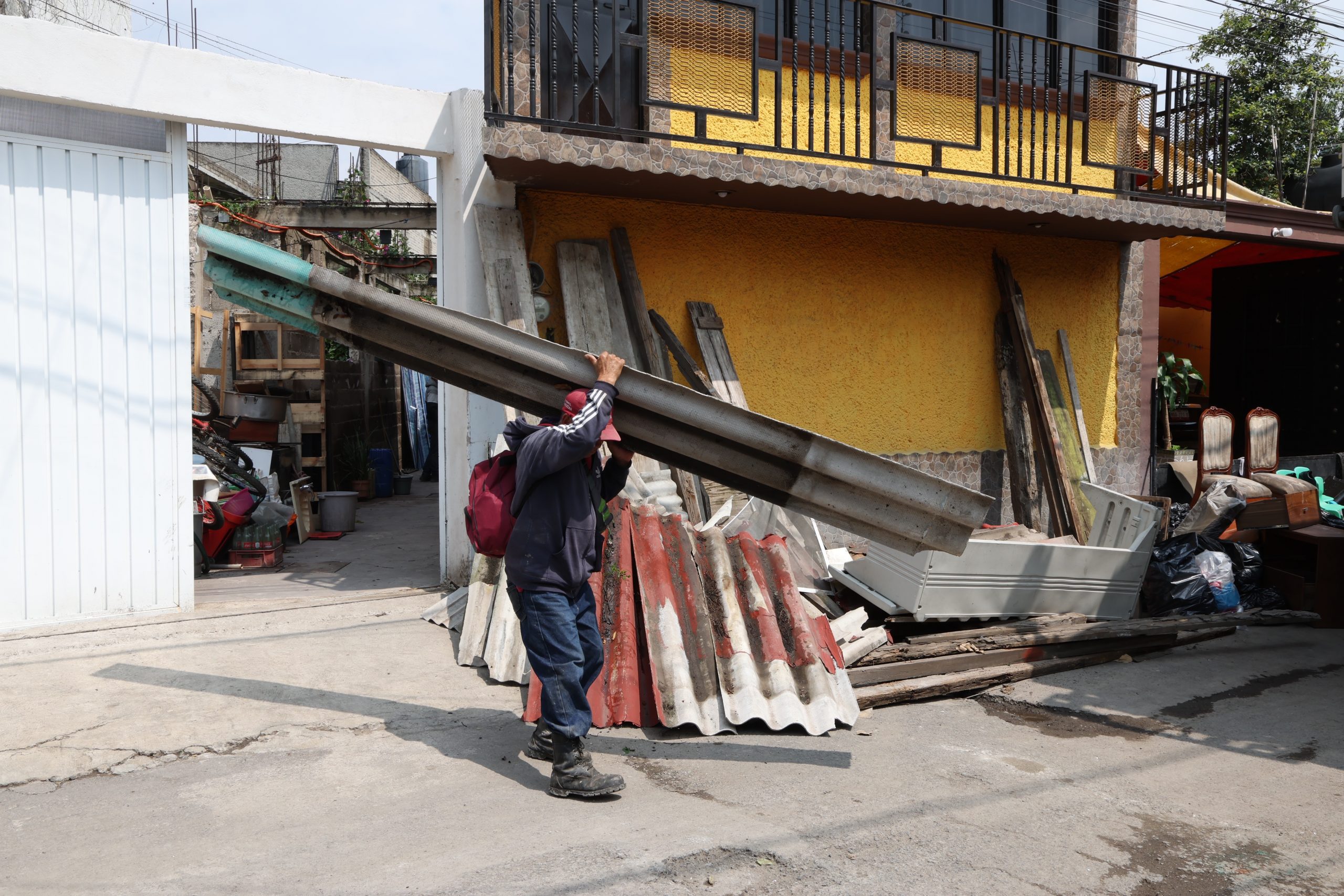 Recorrido por las colonias La Colmena., y Santa María Aztahuacan, zonas afectadas por las inundaciones en Iztapalapa. Fotografía: La Isabel.