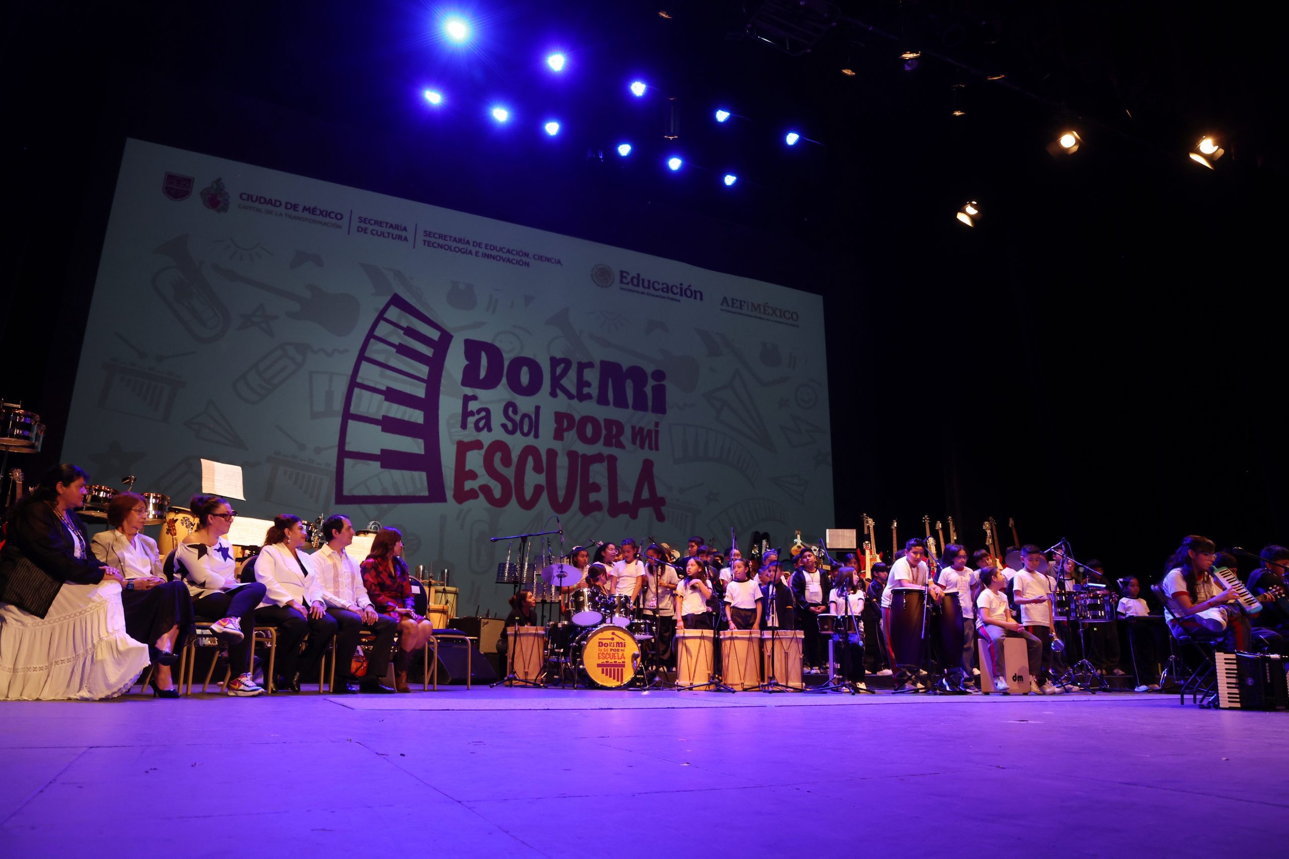 La Jefa de Gobierno, Clara Brugada entrega  instrumentos musicales del Programa "Do, Re, Mi, Fa, Sol por Mi Escuela". Fotografía: La Isabel.