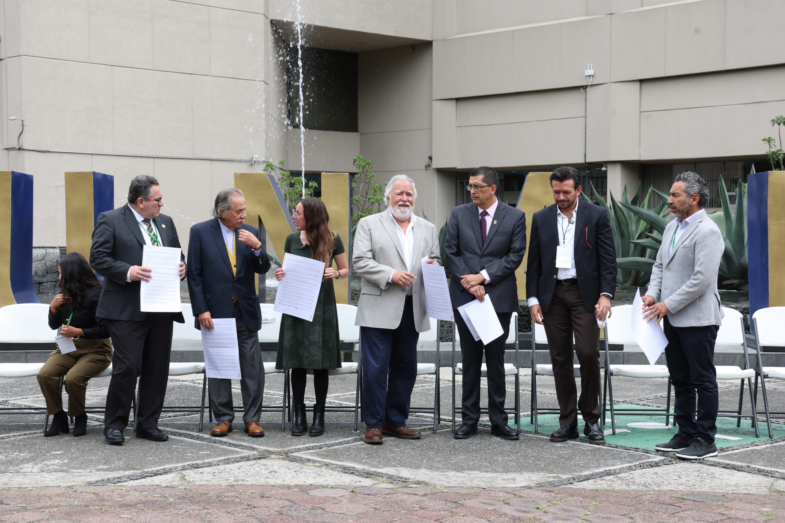 Firma del “Llamado a la Acción por una Nueva Gobernanza Sustentable”. Fotografía: La Isabel.