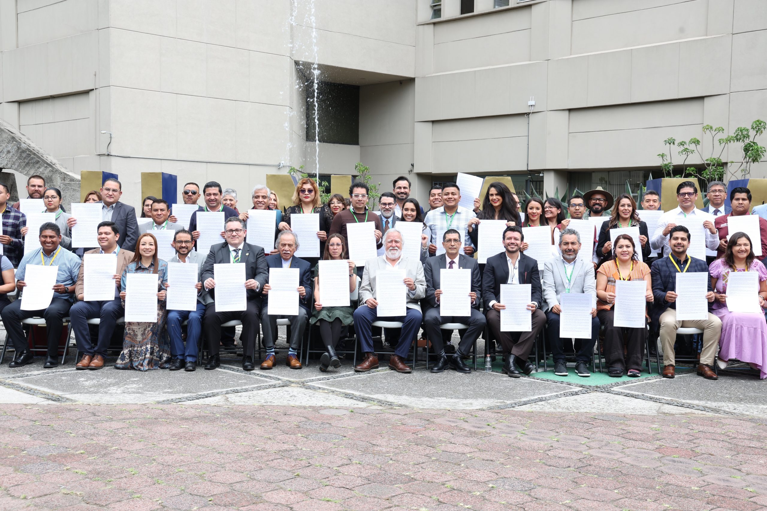 Firma del “Llamado a la Acción por una Nueva Gobernanza Sustentable”. Fotografía: La Isabel.
