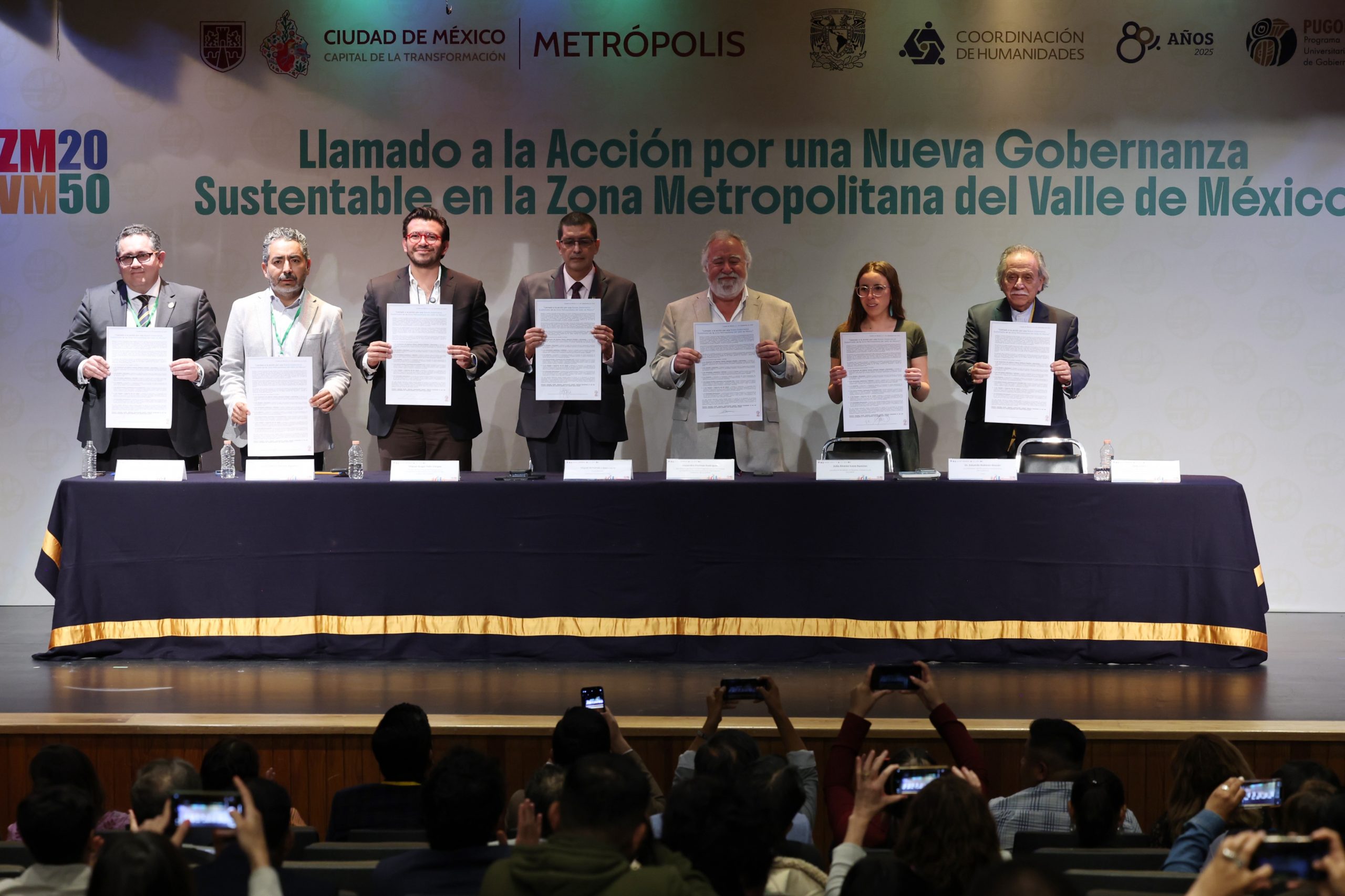 Firma del “Llamado a la Acción por una Nueva Gobernanza Sustentable”. Fotografía: La Isabel.