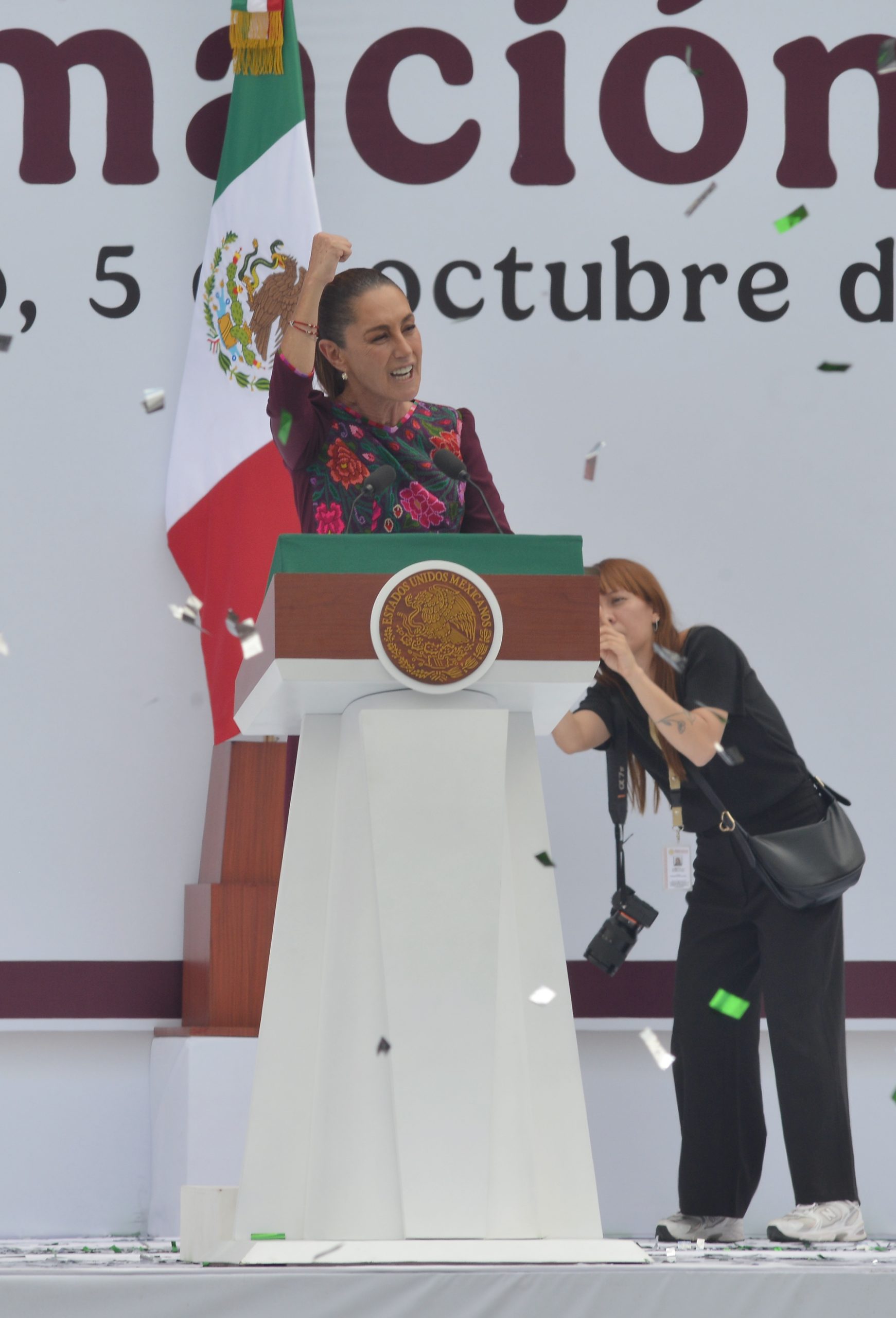 Informe de la presidenta Claudia Sheinbaum Pardo en el zócalo de la CDMX. Fotografía: La Isabel.