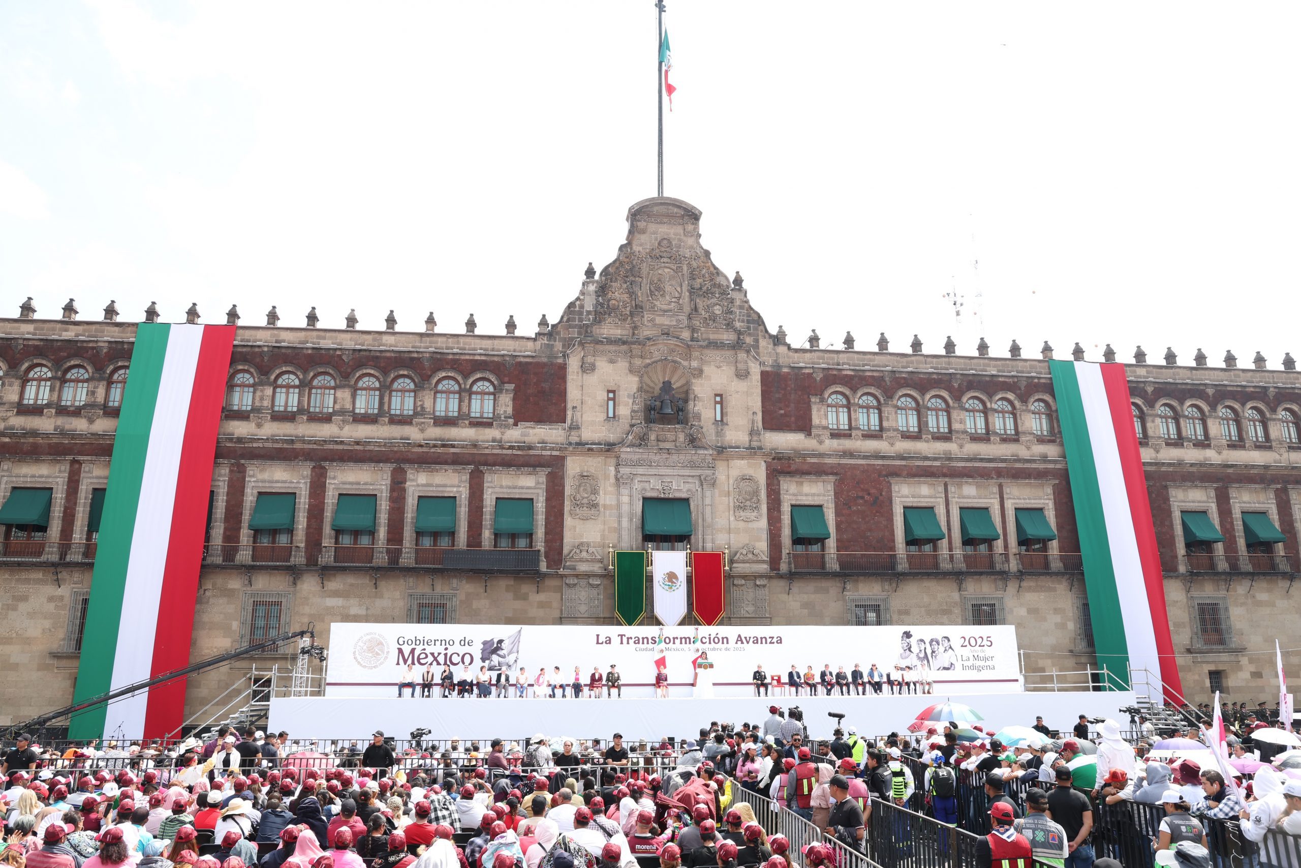 Informe de la presidenta Claudia Sheinbaum Pardo en el zócalo de la CDMX. Fotografía: La Isabel.