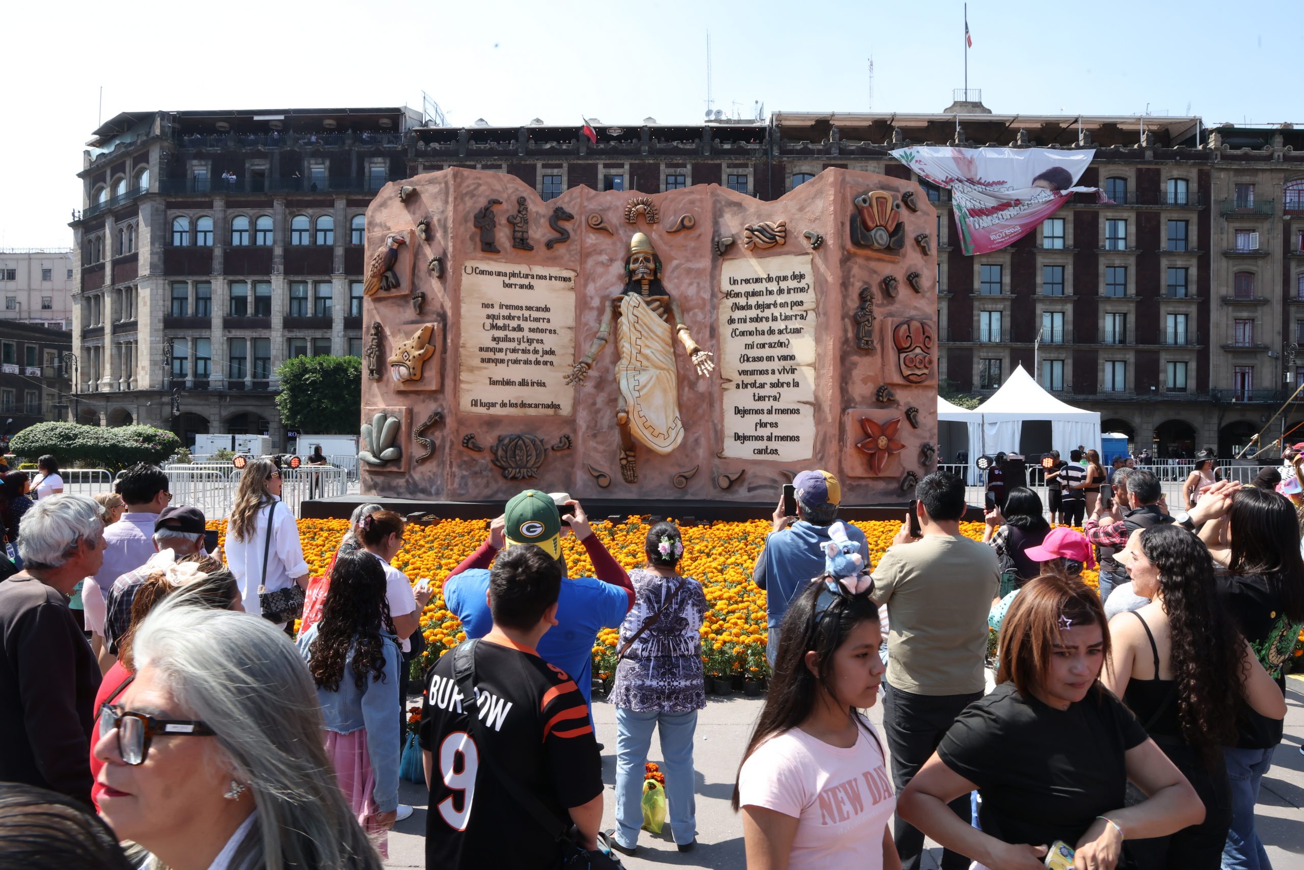 Inauguración de la Ofrenda Monumental en el Zócalo de la Ciudad de México. Fotografía: La Isabel.