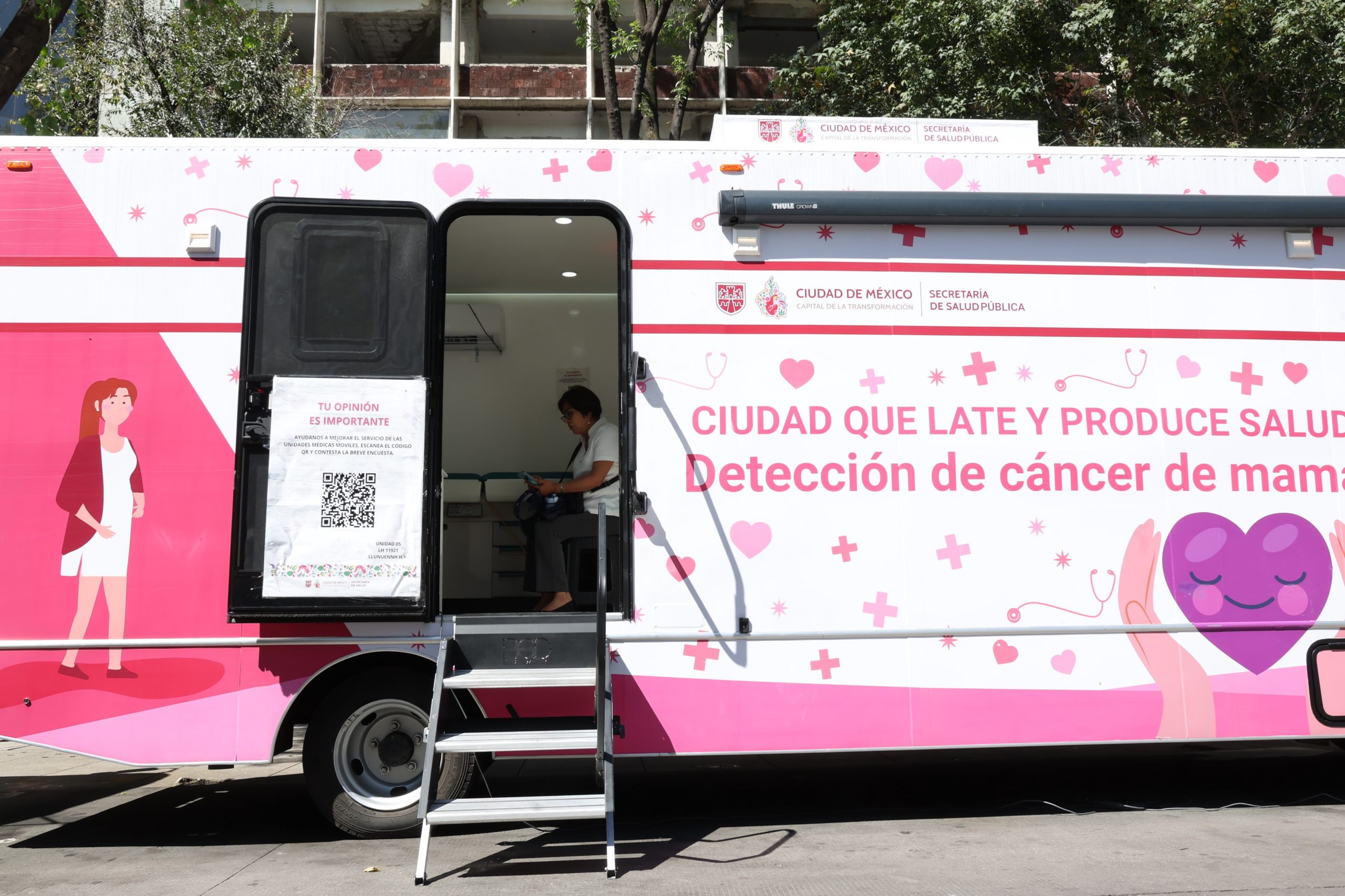 Campaña “Tómatelo a Pecho, hazte una Mastografía”. Fotografía: La Isabel.