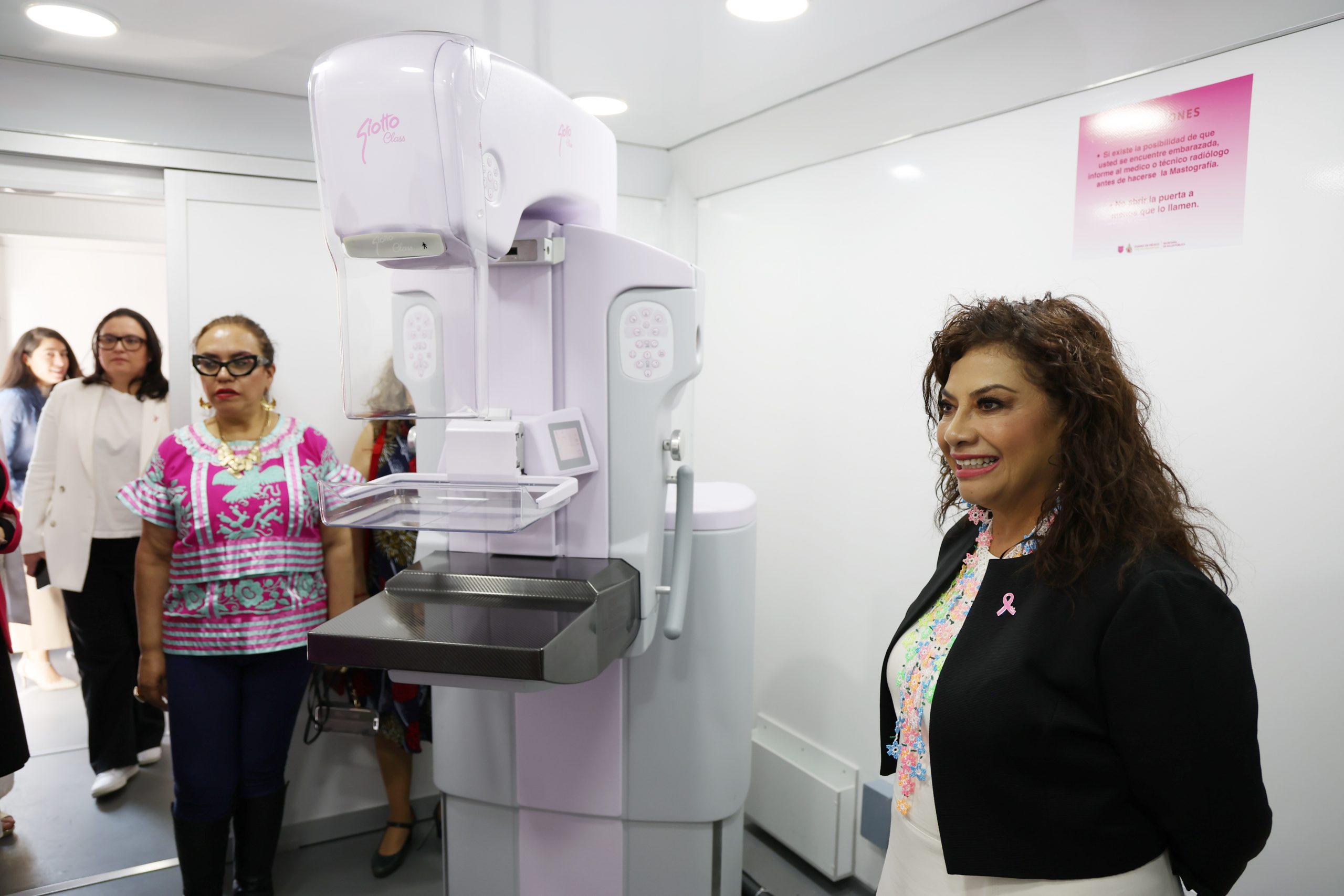 Campaña “Tómatelo a Pecho, hazte una Mastografía”. Fotografía: La Isabel.