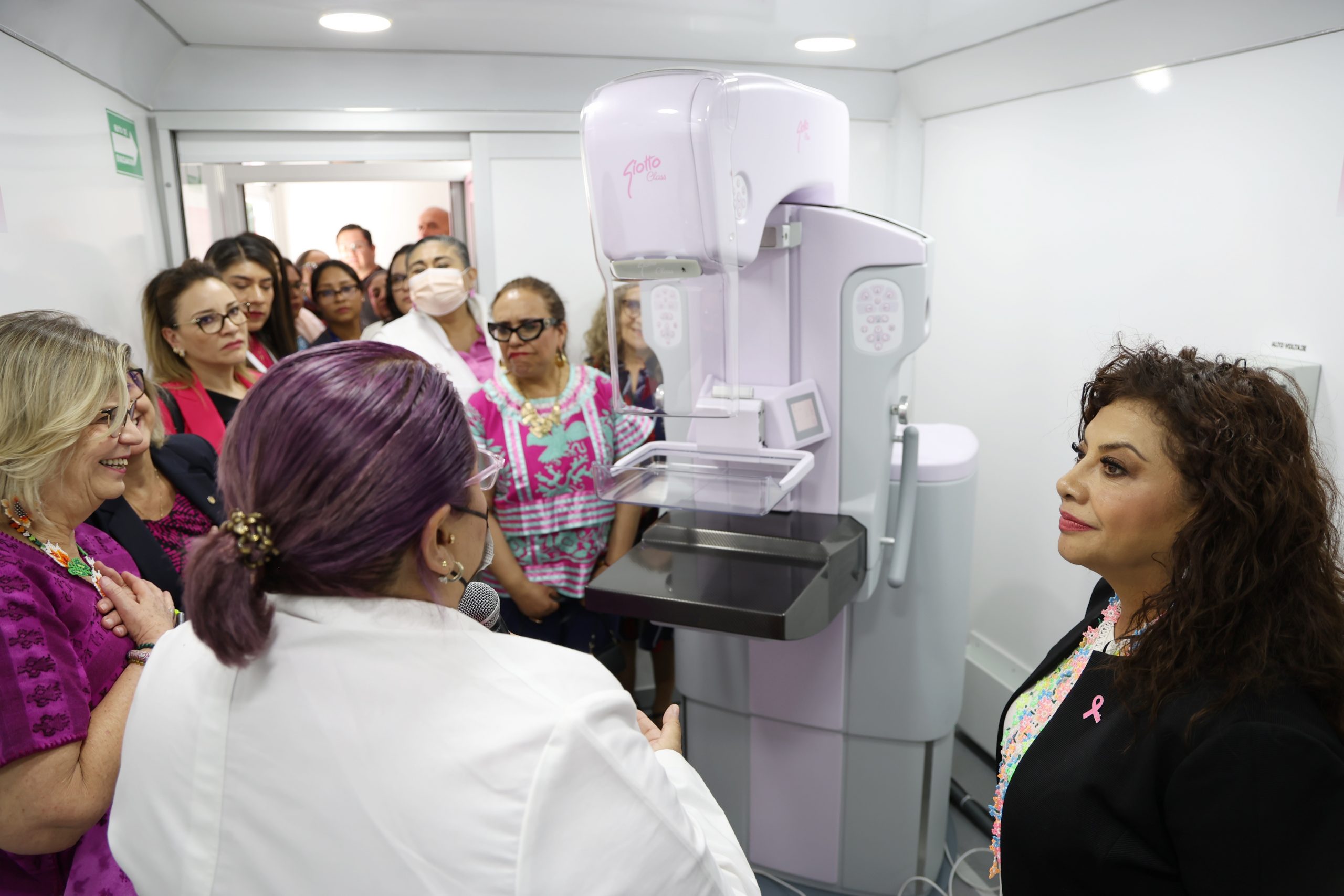 Campaña “Tómatelo a Pecho, hazte una Mastografía”. Fotografía: La Isabel.