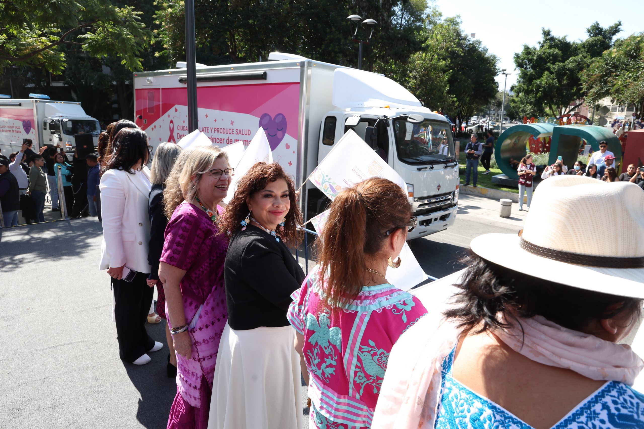 Campaña “Tómatelo a Pecho, hazte una Mastografía”. Fotografía: La Isabel.