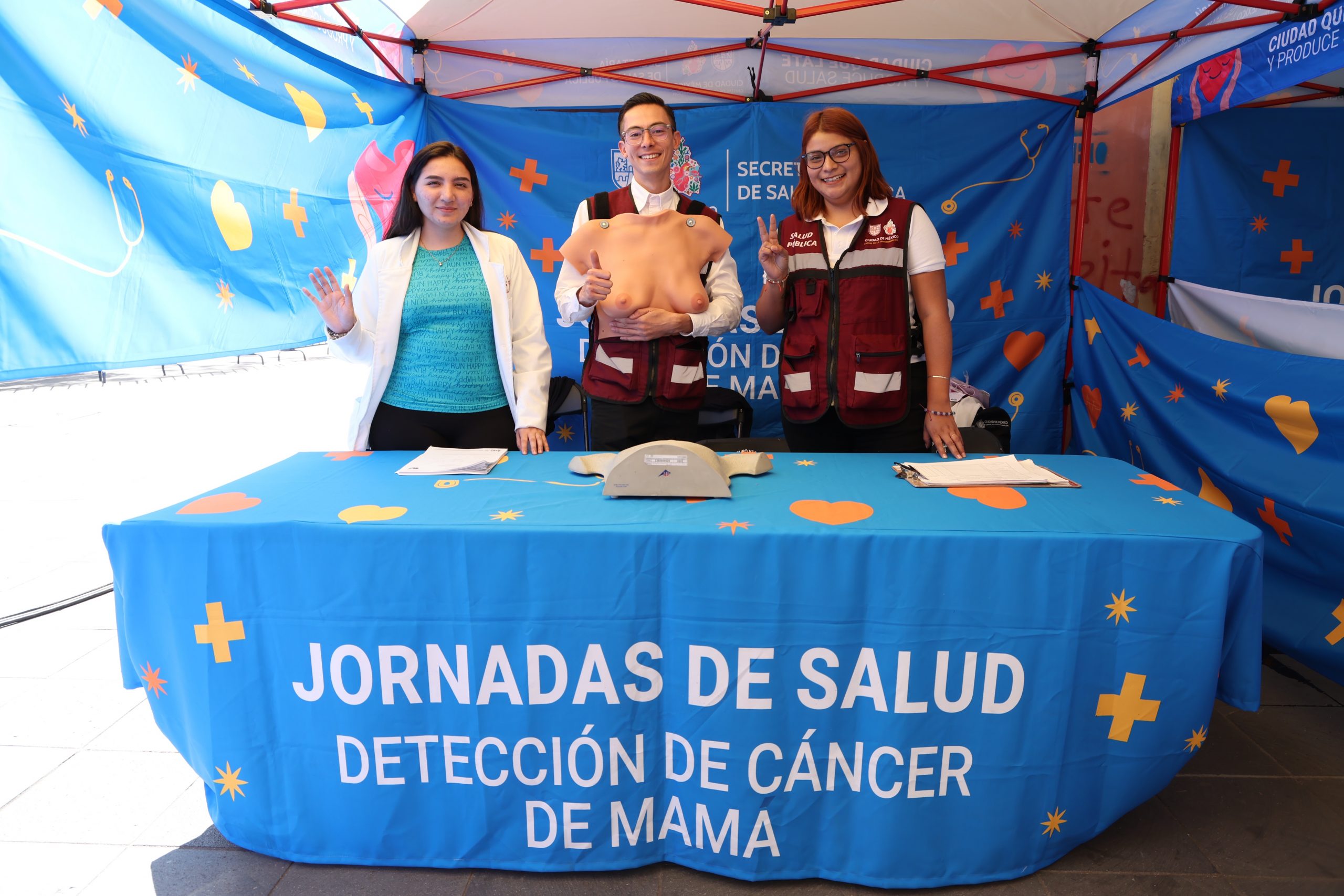 Campaña “Tómatelo a Pecho, hazte una Mastografía”. Fotografía: La Isabel.