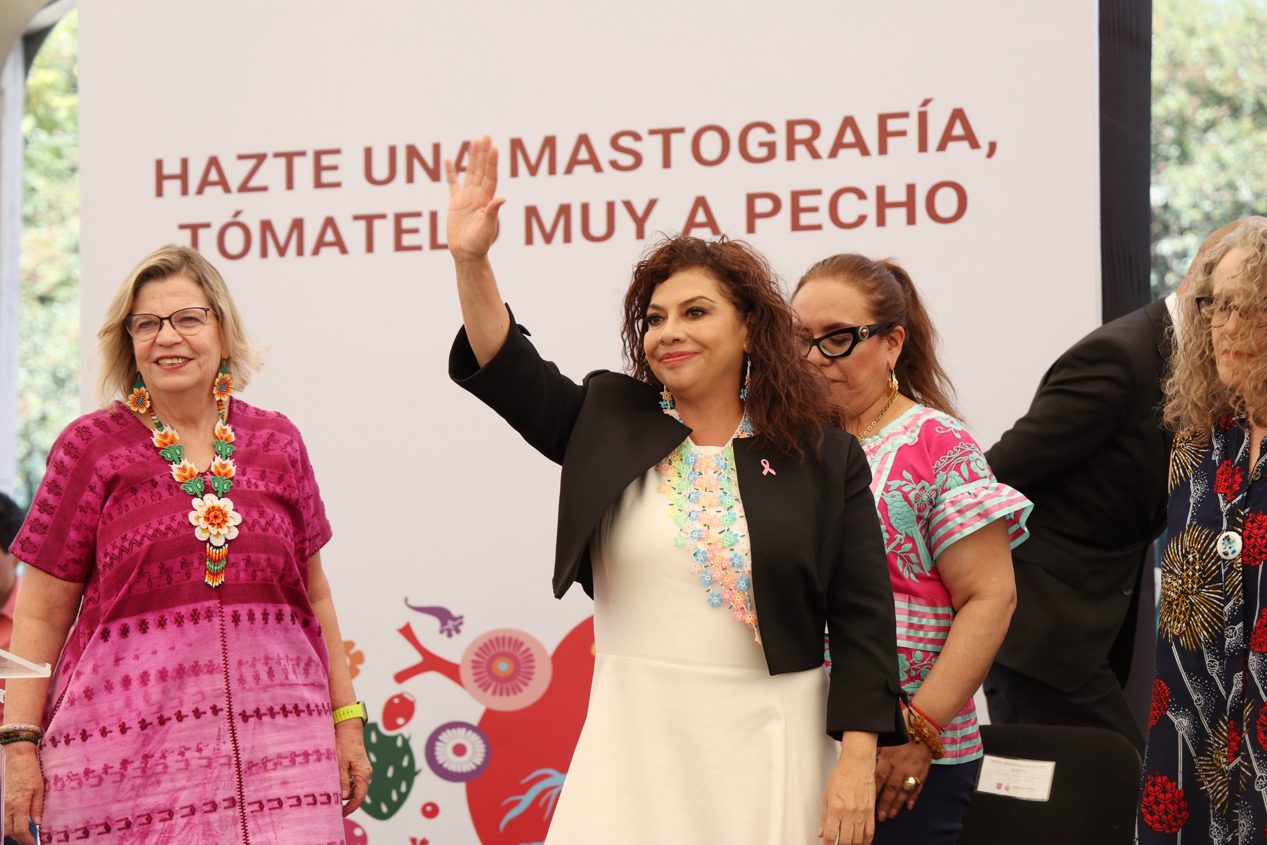 Campaña “Tómatelo a Pecho, hazte una Mastografía”. Fotografía: La Isabel.