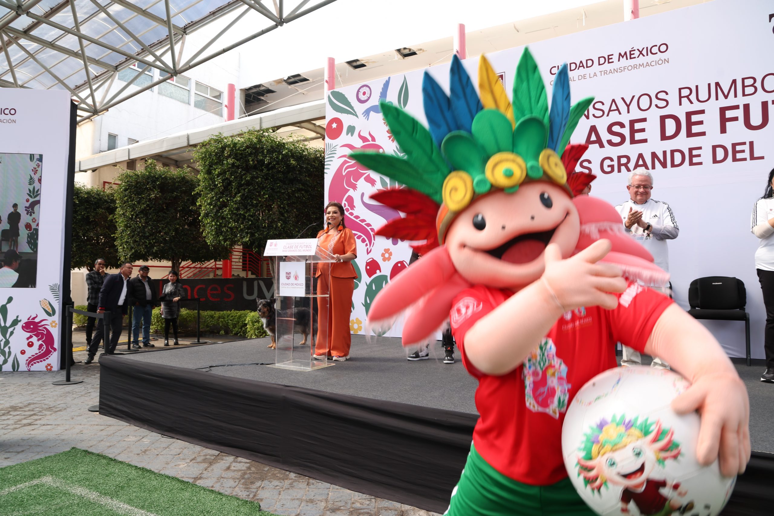 Ensayos rumbo a la Clase de Fútbol más grande del mundo. Fotografía: La Isabel.
