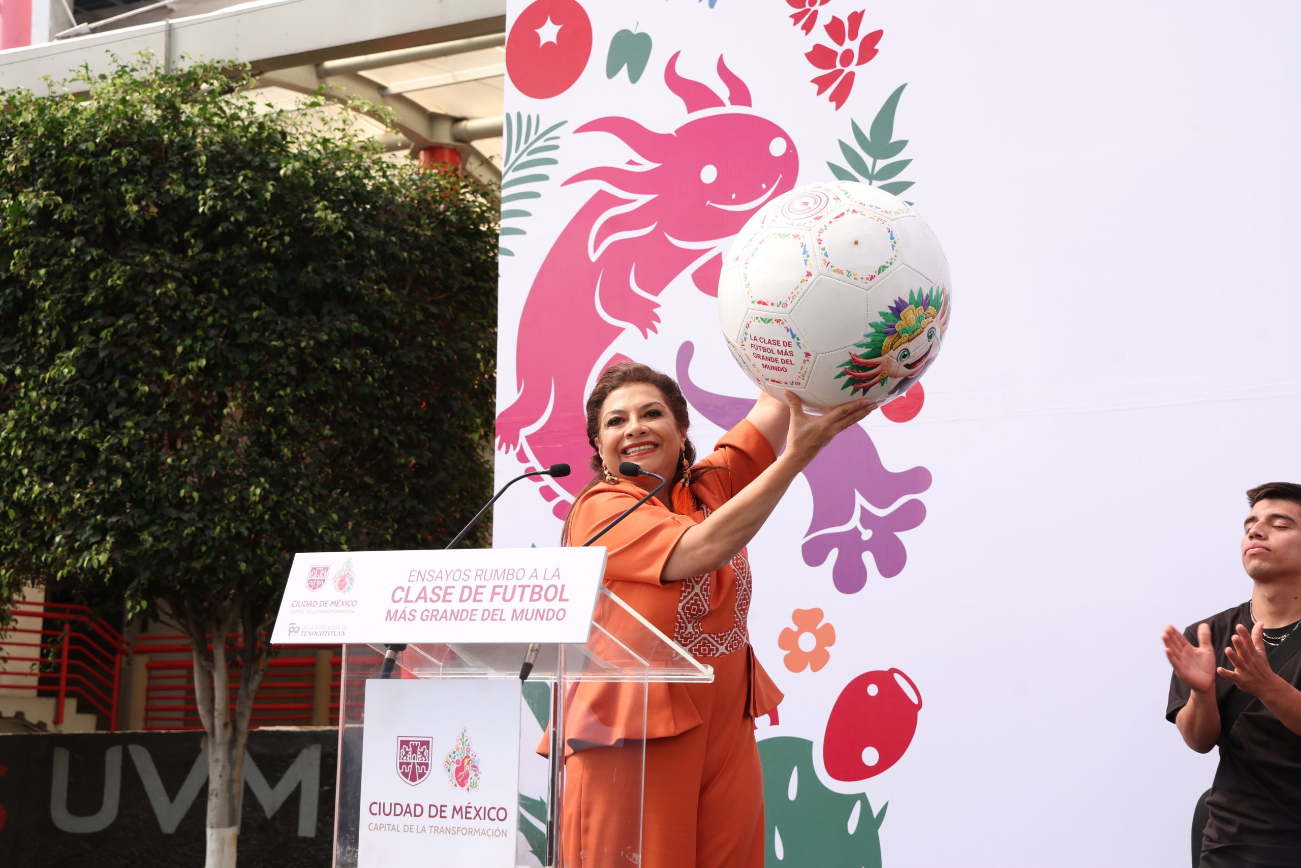 Ensayos rumbo a la Clase de Fútbol más grande del mundo. Fotografía: La Isabel.