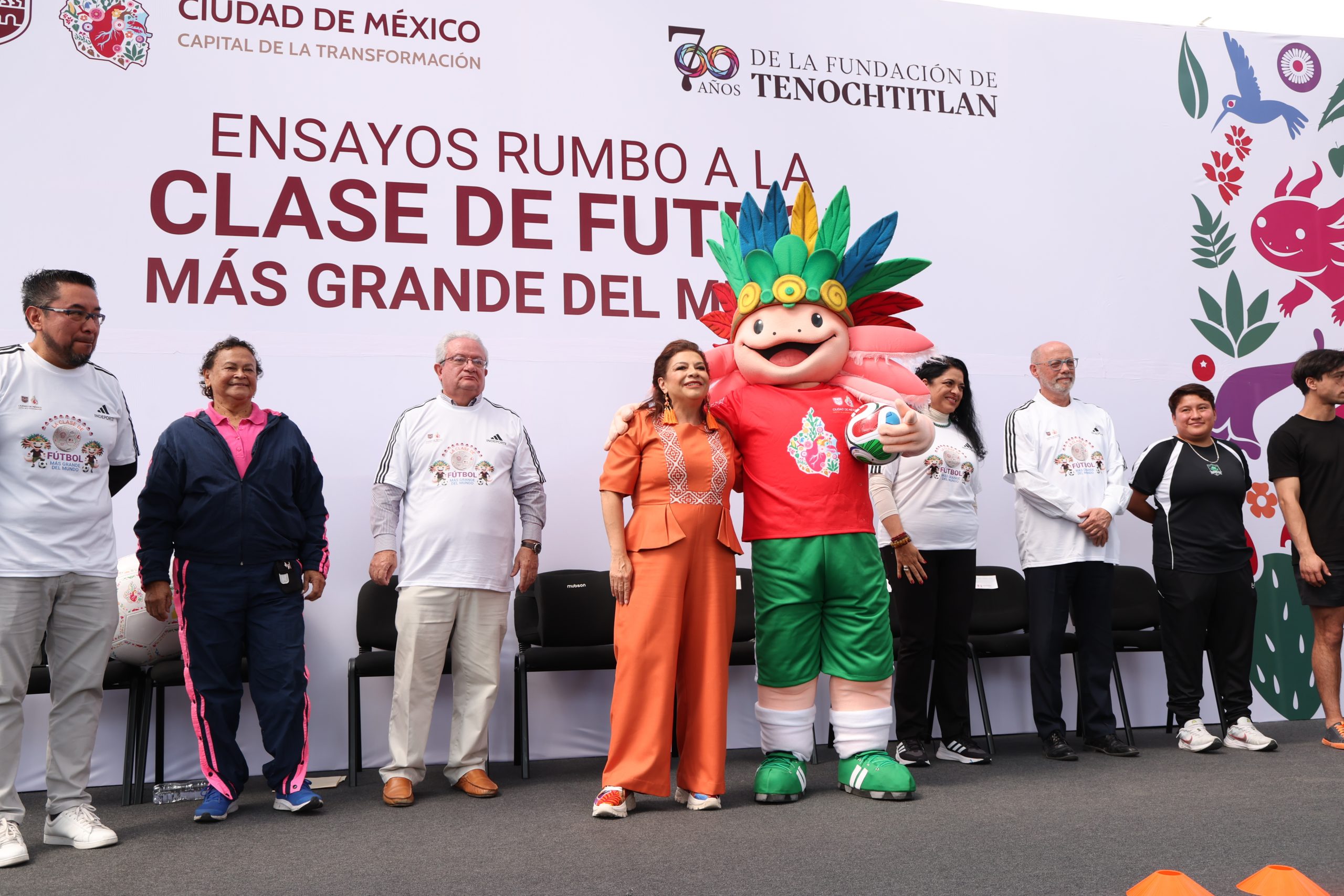 Ensayos rumbo a la Clase de Fútbol más grande del mundo. Fotografía: La Isabel.