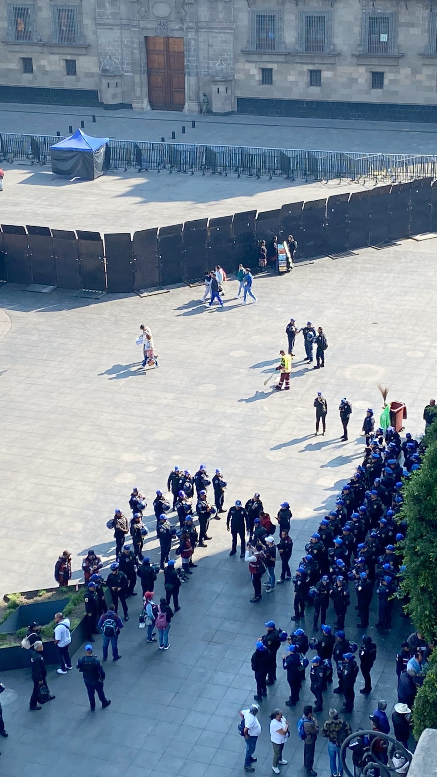 Cercado el Centro Histórico previo a la Marcha Generación Z el próximo 15 de Noviembre. Fotografía: La Isabel.