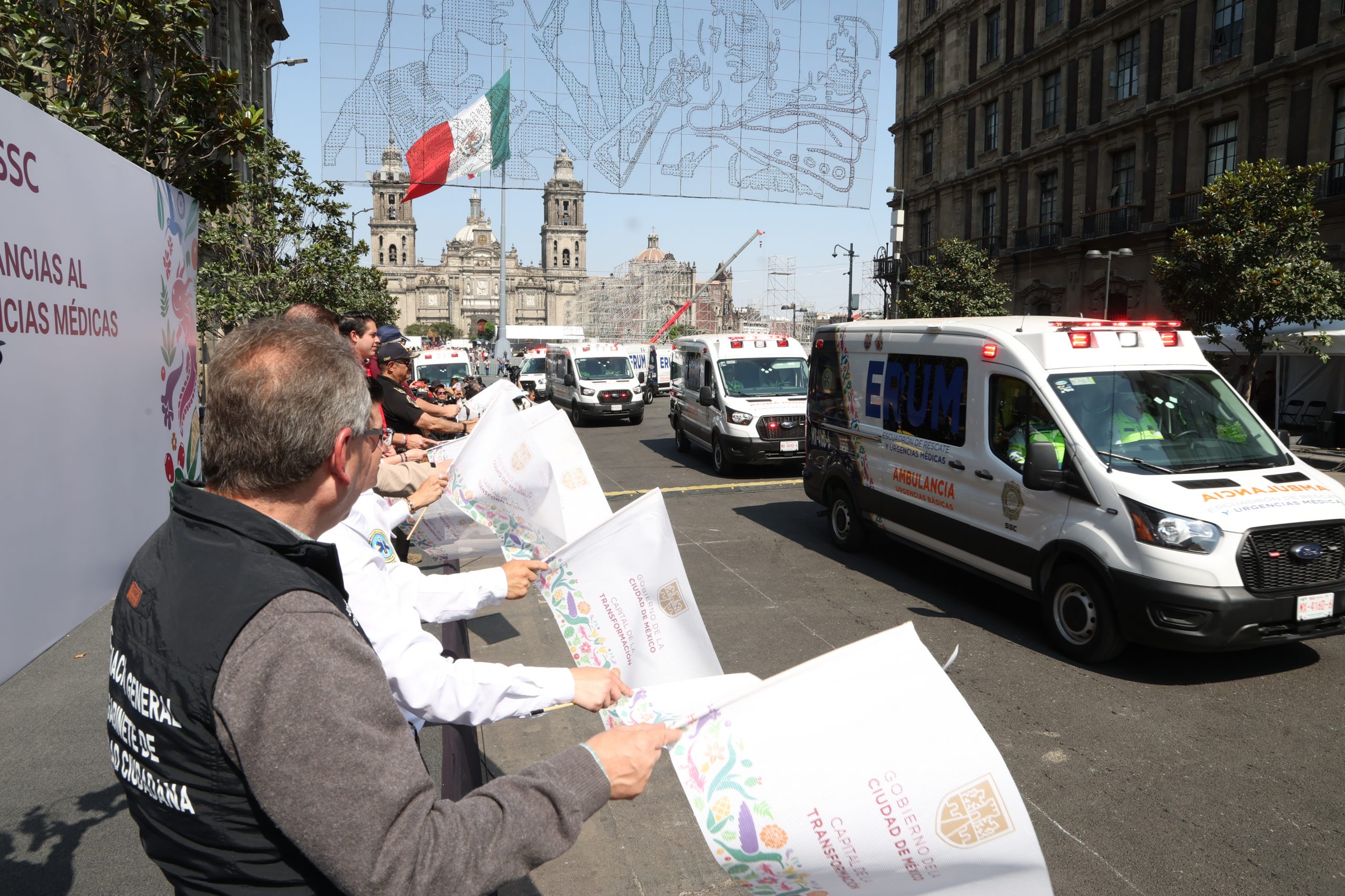 Entrega Clara Brugada 25 nuevas ambulancias al ERUM. Fotografía: La Isabel.