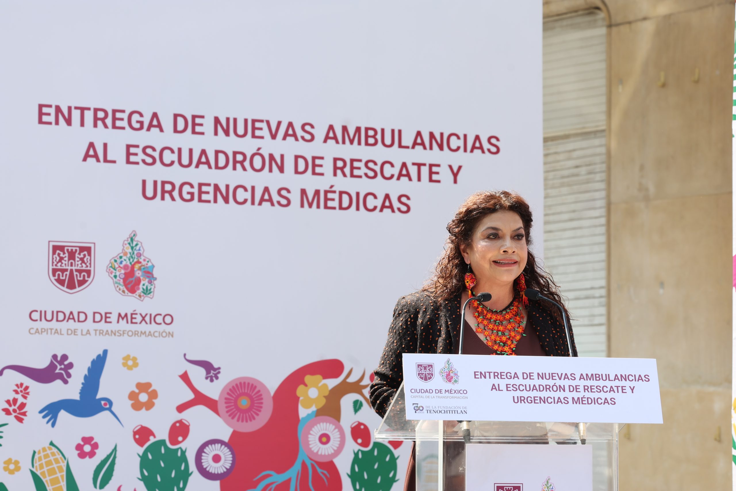 Entrega Clara Brugada 25 nuevas ambulancias al ERUM. Fotografía: La Isabel.